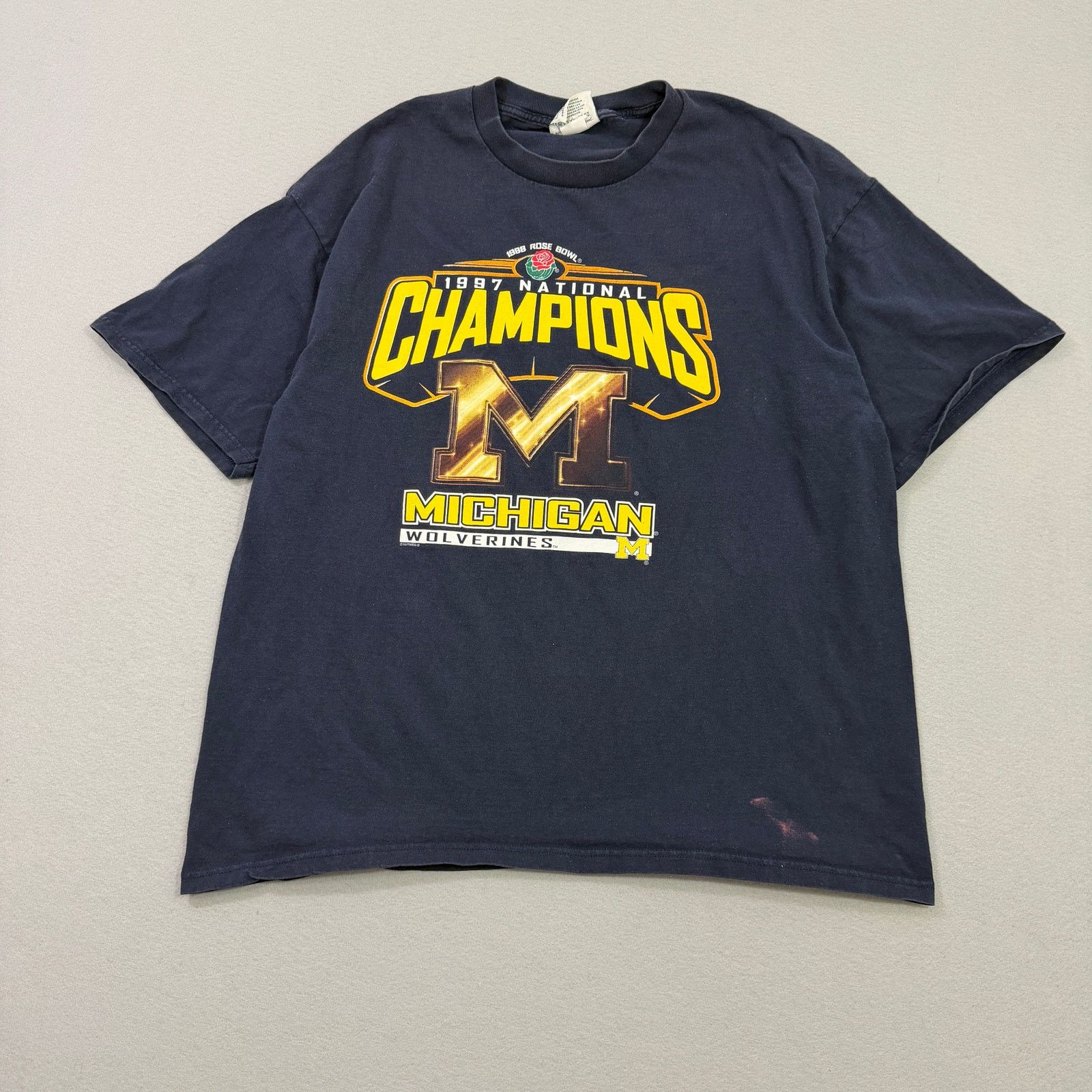Vintage Vintage 1997 Michigan Wolverines National Championship Shirt Size US XXL / EU 58 / 5 - 1 Thumbnail