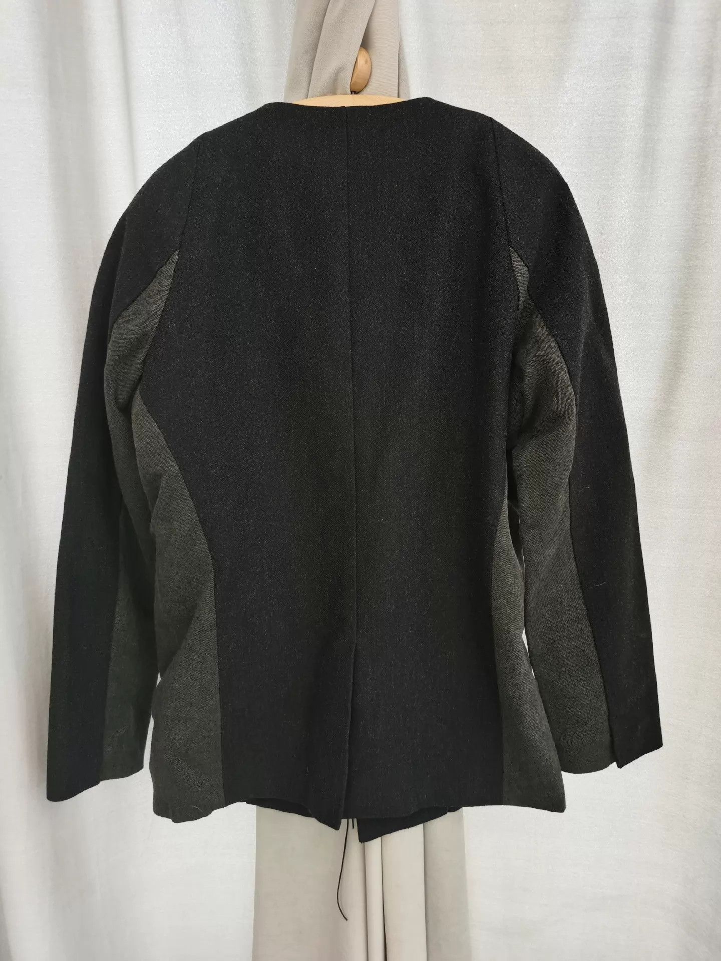 Individual Sentiments individual sentiments collarless black blazer size 1 Size US S / EU 44-46 / 1 - 6 Thumbnail