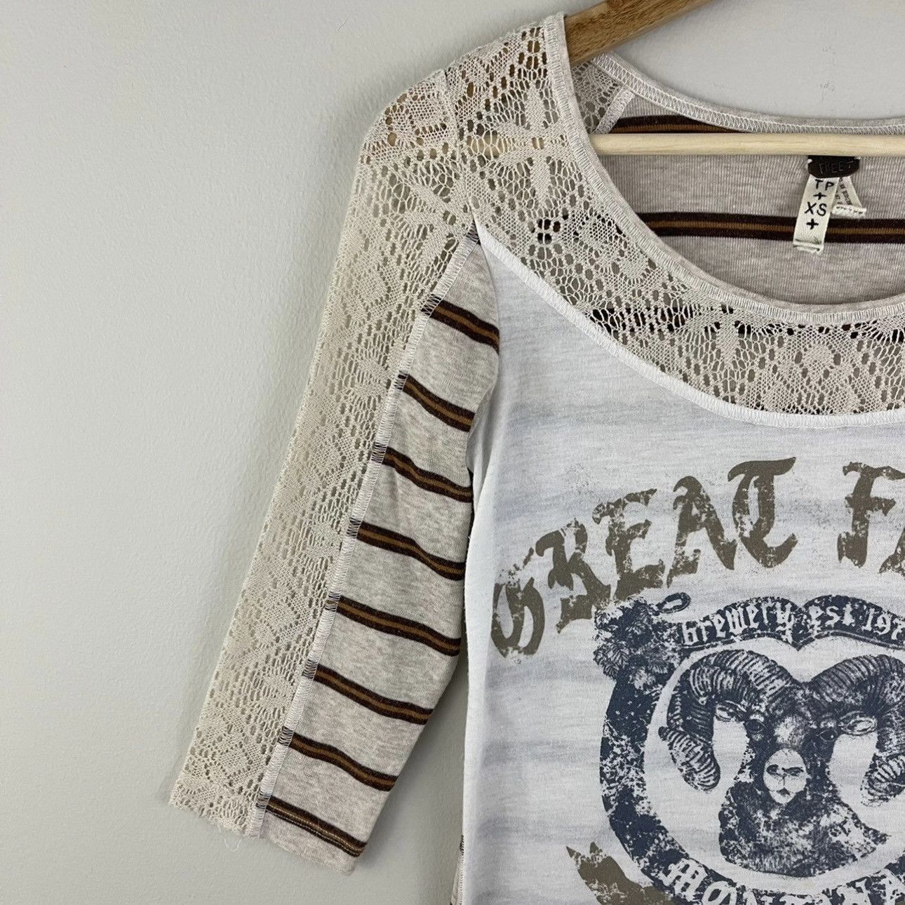 Free People FREE PEOPLE Creme Ivory Eyelet Lace Great Falls Montana Top Size XS / US 0-2 / IT 36-38 - 4 Thumbnail