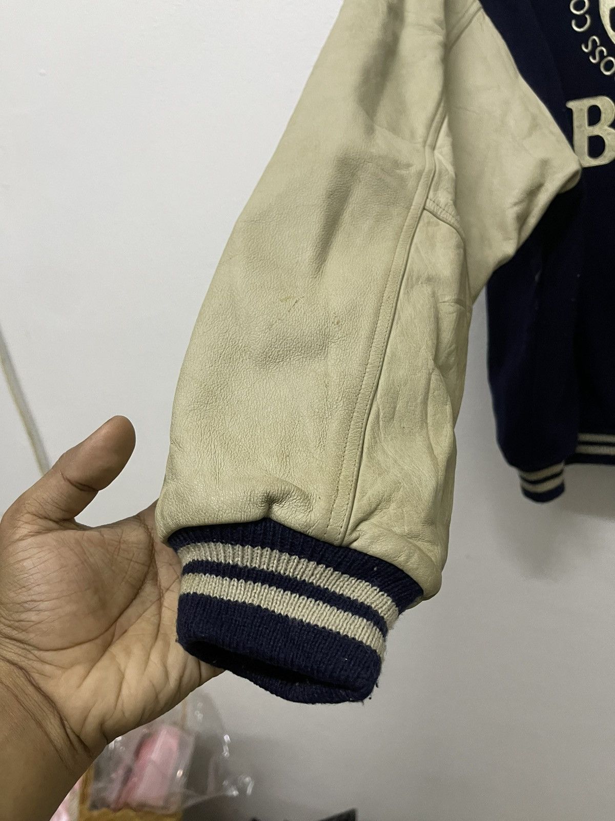 Japanese Brand 2000s SUNTORY BOSS COFFEE VARSITY LEATHER SLEEVE DISTRESSED Size US M / EU 48-50 / 2 - 15 Thumbnail