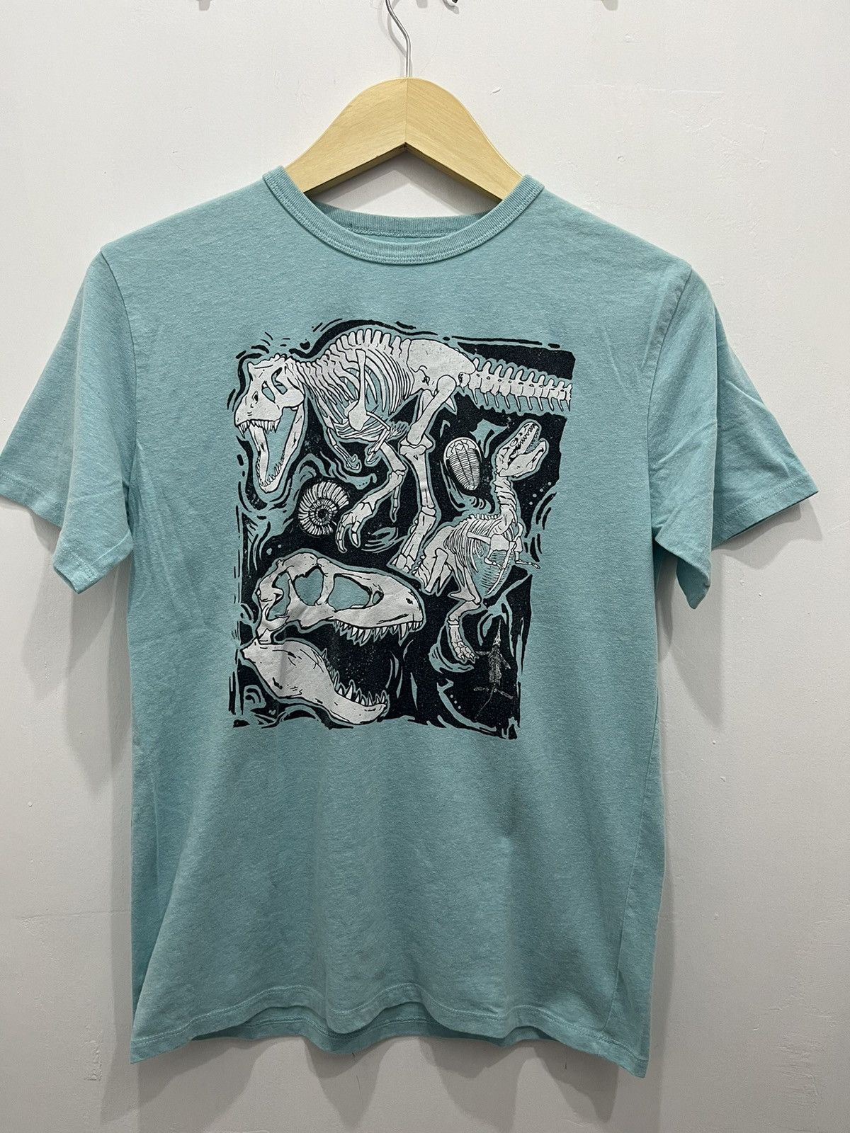 Japanese Brand Dino Skull Art Graphic by Place Short Sleeve Tees Size US XXL / EU 58 / 5 - 1 Thumbnail