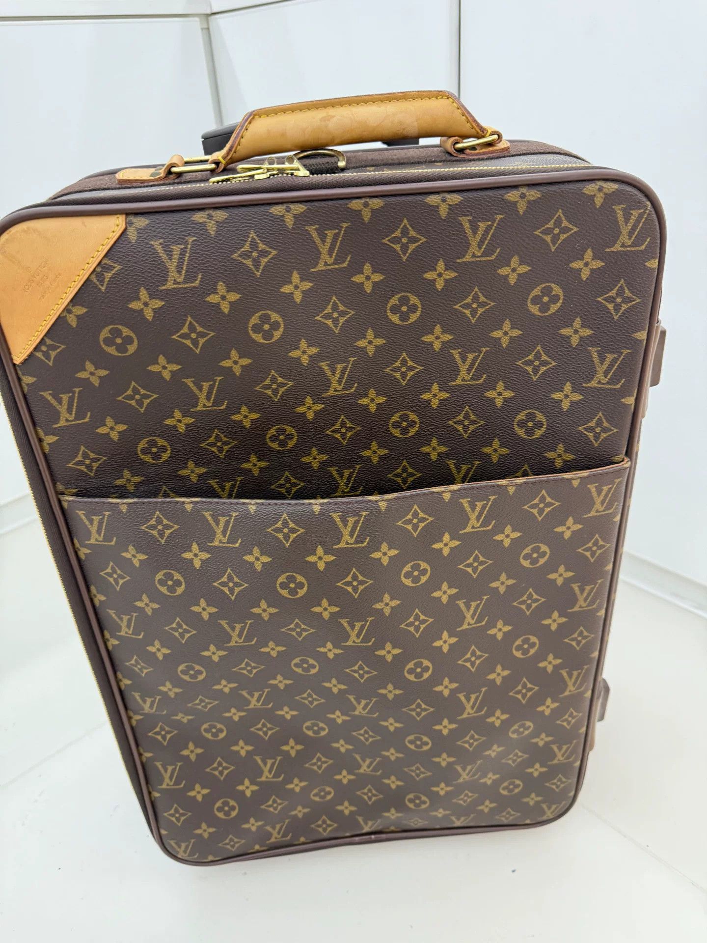 Louis Vuitton LV Classic Monogram Carry-On Rolling Suitcase Size ONE SIZE - 1 Thumbnail