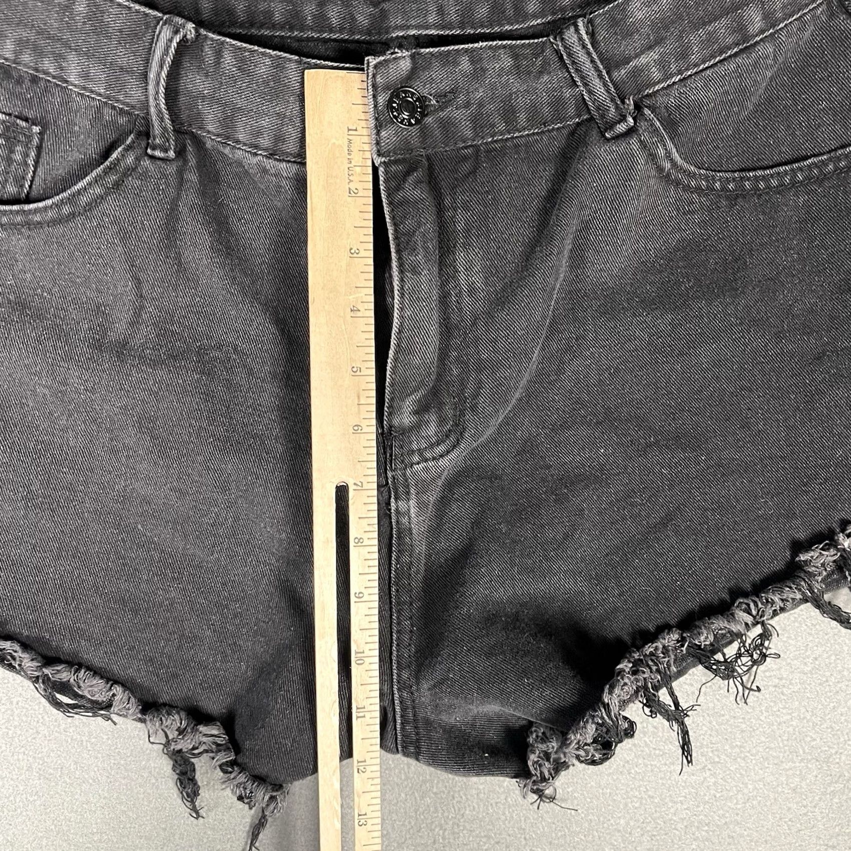 Shein VINTAGE Shein Black Denim Women’s Shorts XL 1XL Embroidered Flames Distressed Slim? (adjusted) Size 40" / US 18 - 7 Thumbnail