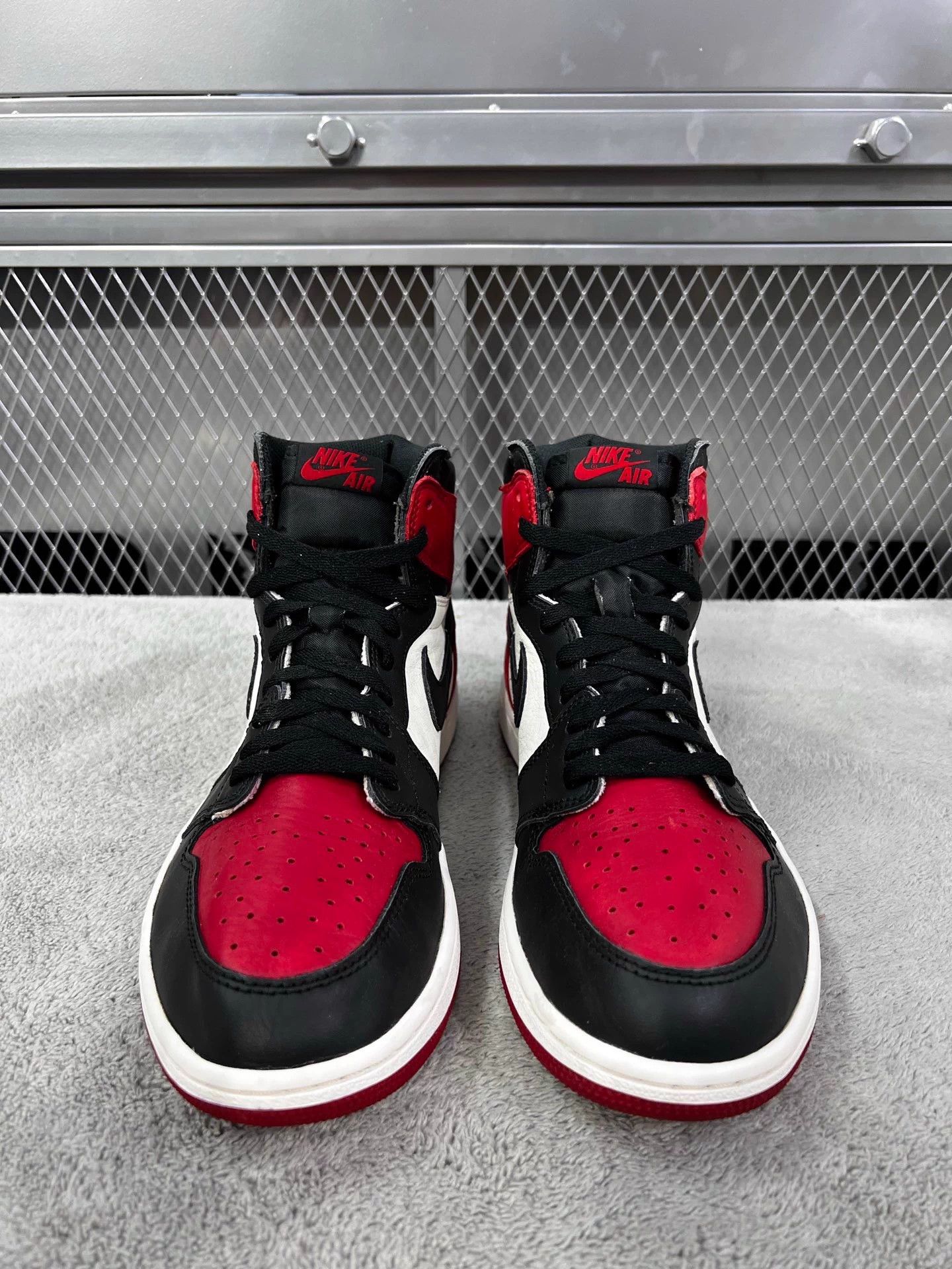 Nike Air Jordan 1 High Bred Toe 45 Worn Once Size US 12 / EU 45 - 2 Thumbnail