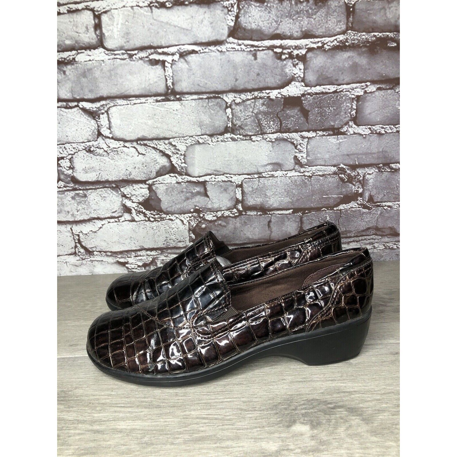 Clarks Clarks Bendables Brown Patent Leather Croc Embossed Clogs Wo Size US 12 / IT 42 - 1 Thumbnail