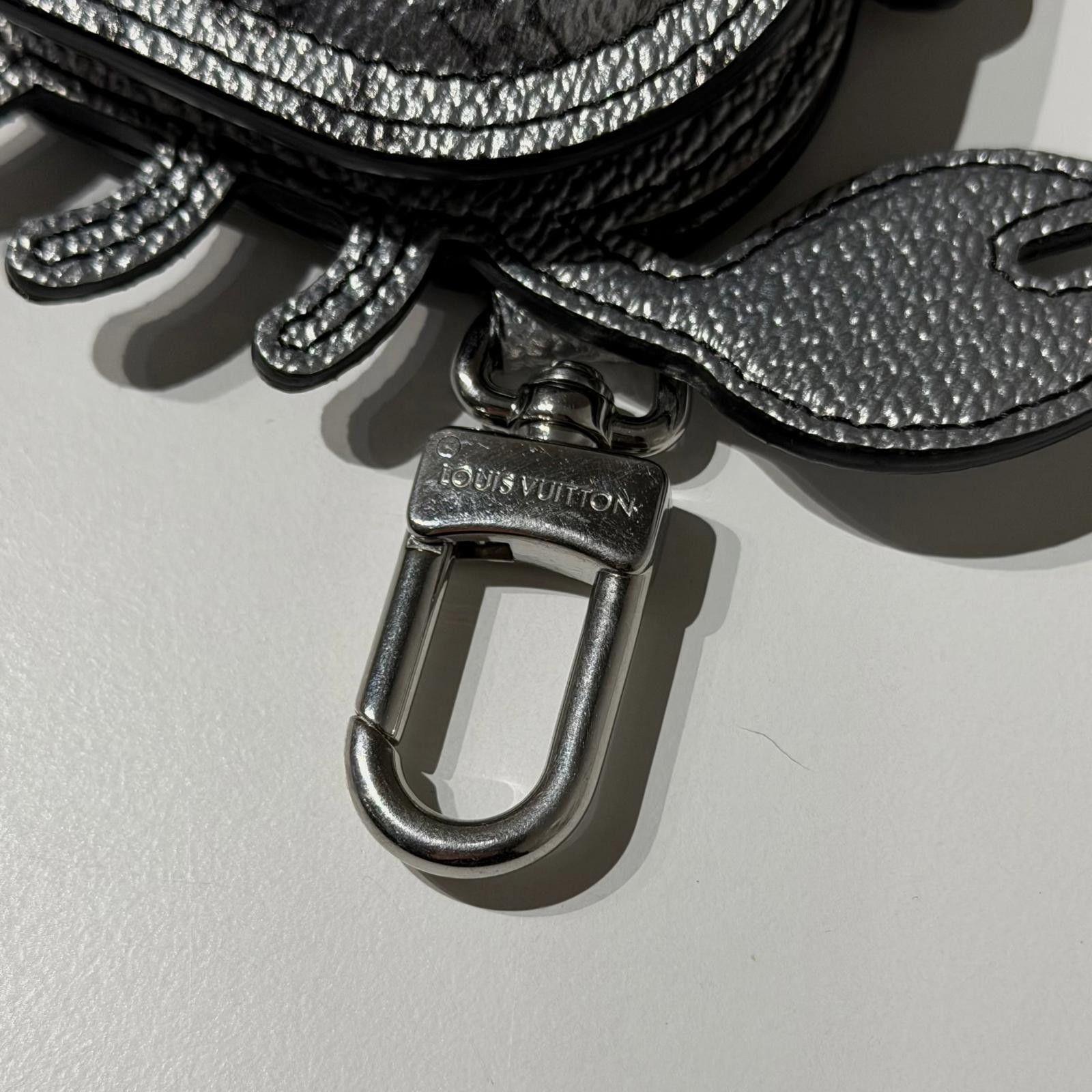Louis Vuitton Louis Vuitton Leather Crab Bag Charm Size ONE SIZE - 9 Thumbnail