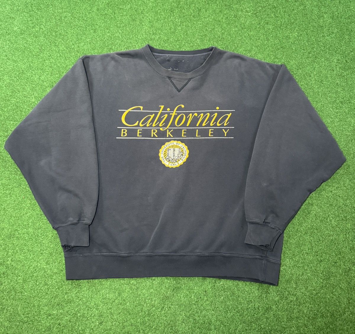 Vintage Vintage 90s University Of California Berkley Sweatshirt Size US L / EU 52-54 / 3 - 1 Thumbnail