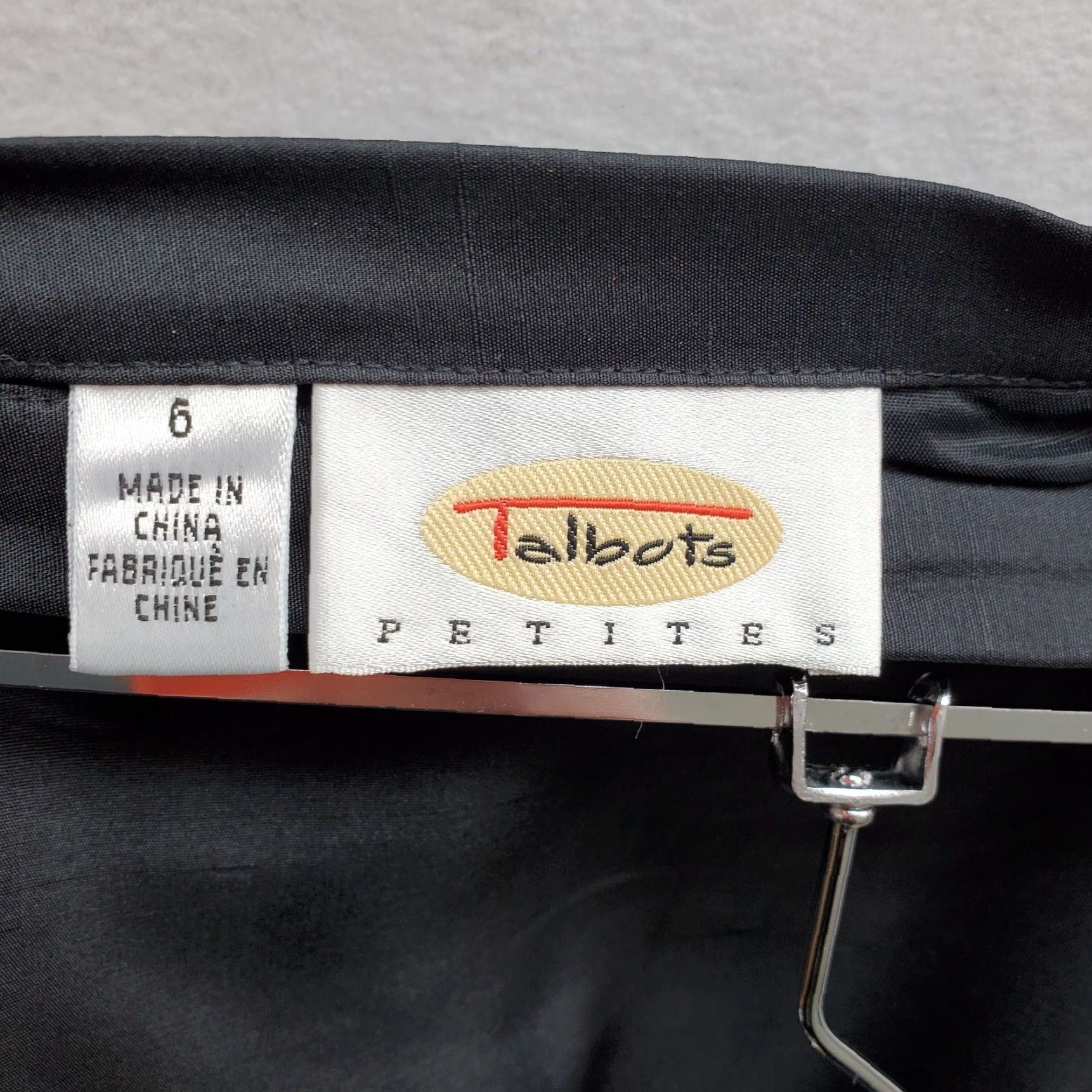 Talbots Talbots Skirt Women 6 Petite Black 100% Silk Straight & Pencil Knee Length Zipper Pleated Slit Workwear Silk Career Modern Vintage: No Size 28" / US 6 / IT 42 - 3 Thumbnail