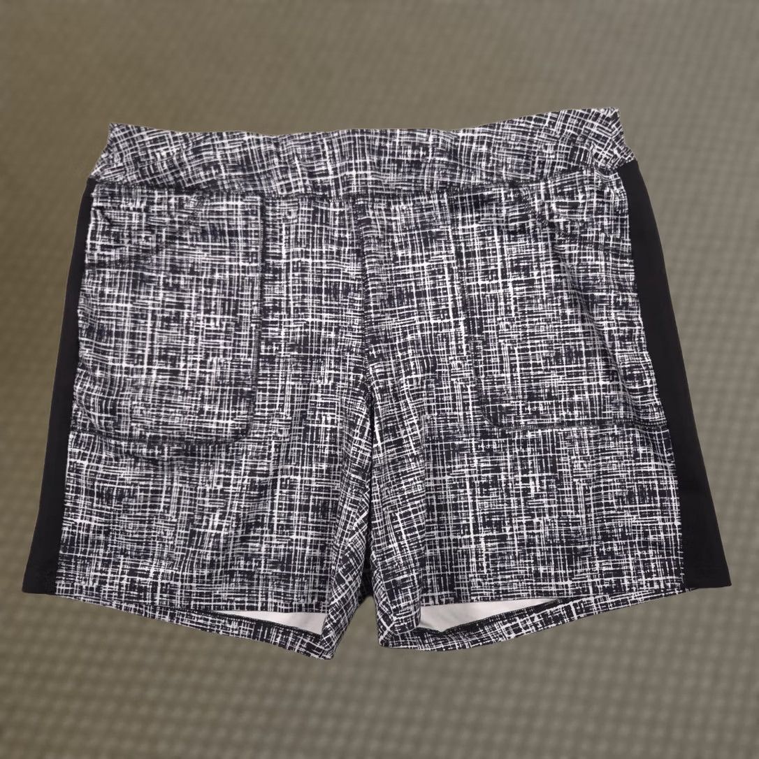 Lands' End Lands' End Cargo Shorts Womens Plus Size Black Geometric Print Swim 1X Size 40" / US 18 - 1 Thumbnail