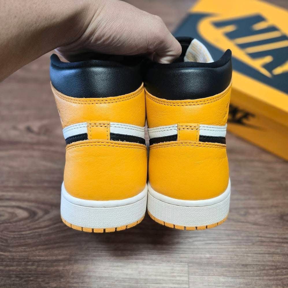 Nike Air Jordan 1 High OG 'Taxi' Size US 9.5 / EU 42-43 - 4 Thumbnail
