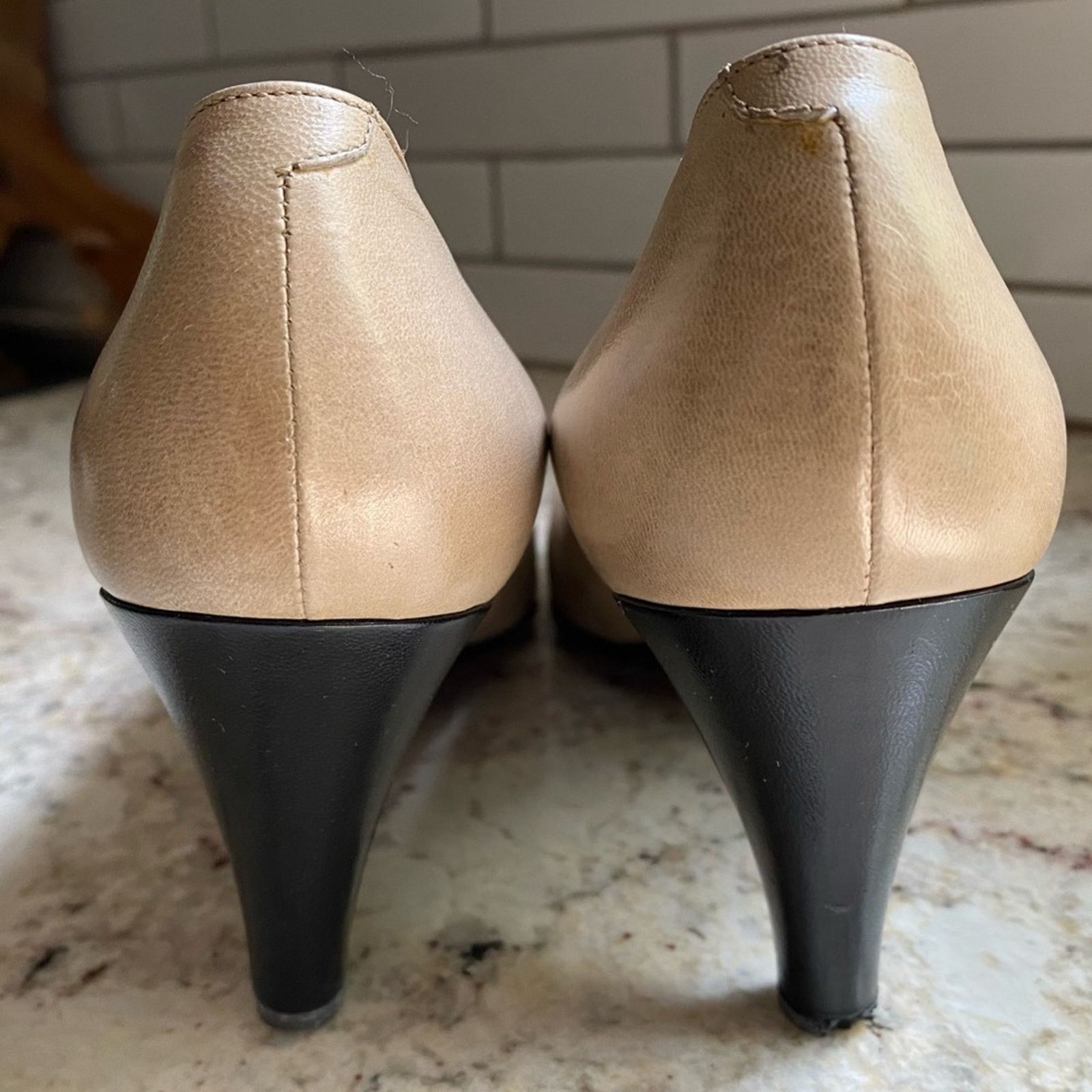 Van Cleef & Arpels Helene Arpels Ivory Leather Spectator Pumps Italy 9.5 AA Size US 9.5 / IT 39.5 - 7 Thumbnail