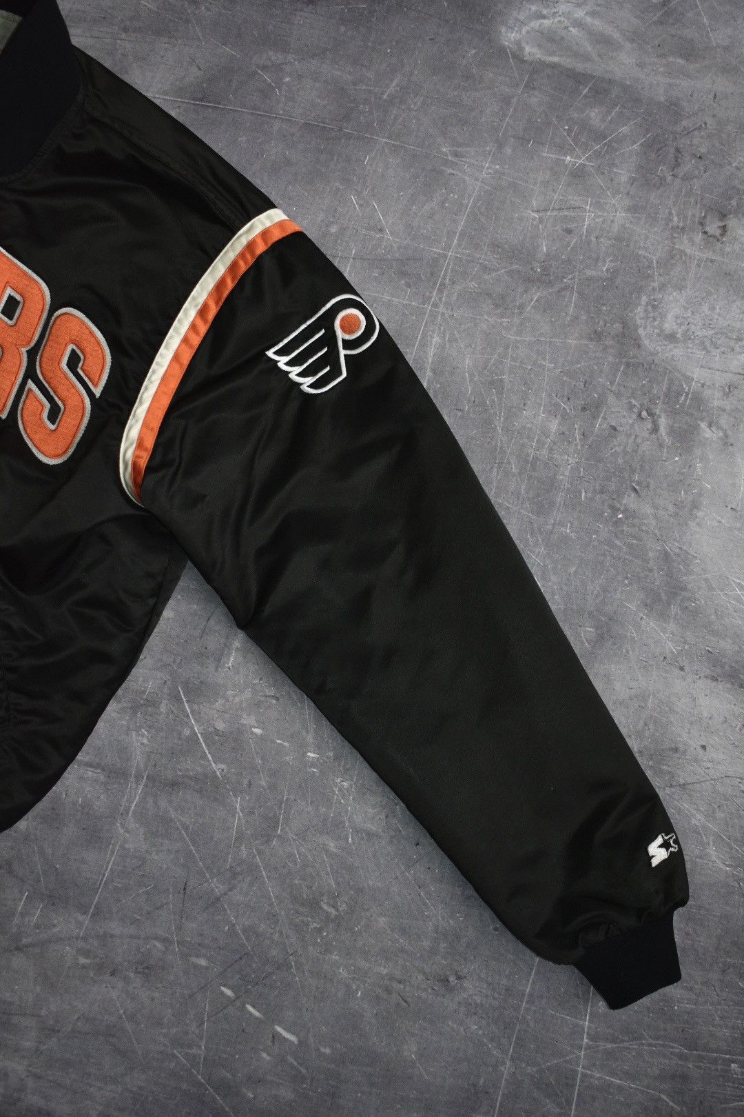 Starter Vintage 90s Philadelphia Flyers NHL Starter Jacket (XL) Size US XL / EU 56 / 4 - 4 Thumbnail