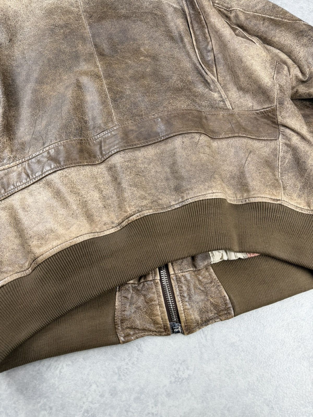Vintage Vintage Traders A-2 Distressed Leather Flight Jacket Size 54 Size US L / EU 52-54 / 3 - 21 Thumbnail