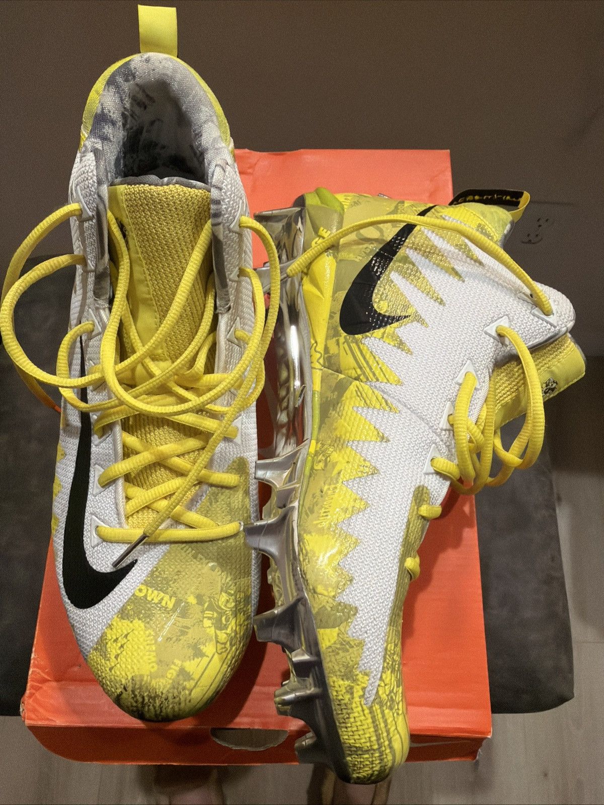 Nike PE Oregon Ducks Alpha Menace Pro Mid Stomp Out Cancer Size US 10.5 / EU 43-44 - 4 Thumbnail