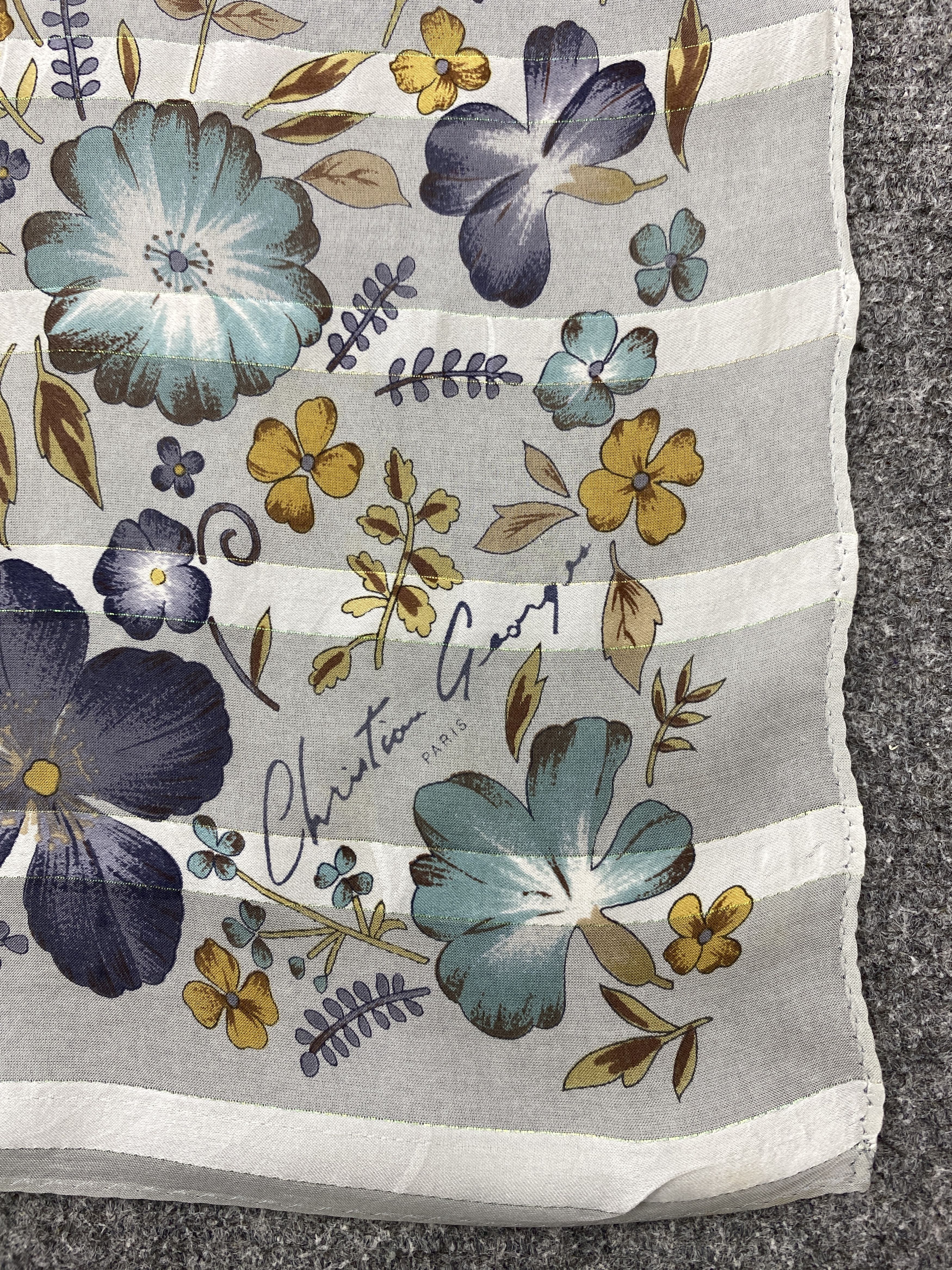 Other Vintage Christian Georges Paris Silk Scarf SN0160 Size ONE SIZE - 4 Thumbnail