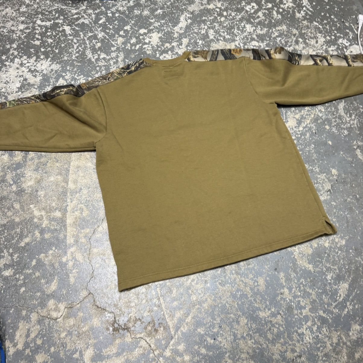 Vintage Vintage Cabelas RealTree Essential Camo Crew Sweatshirt Size US L / EU 52-54 / 3 - 8 Thumbnail
