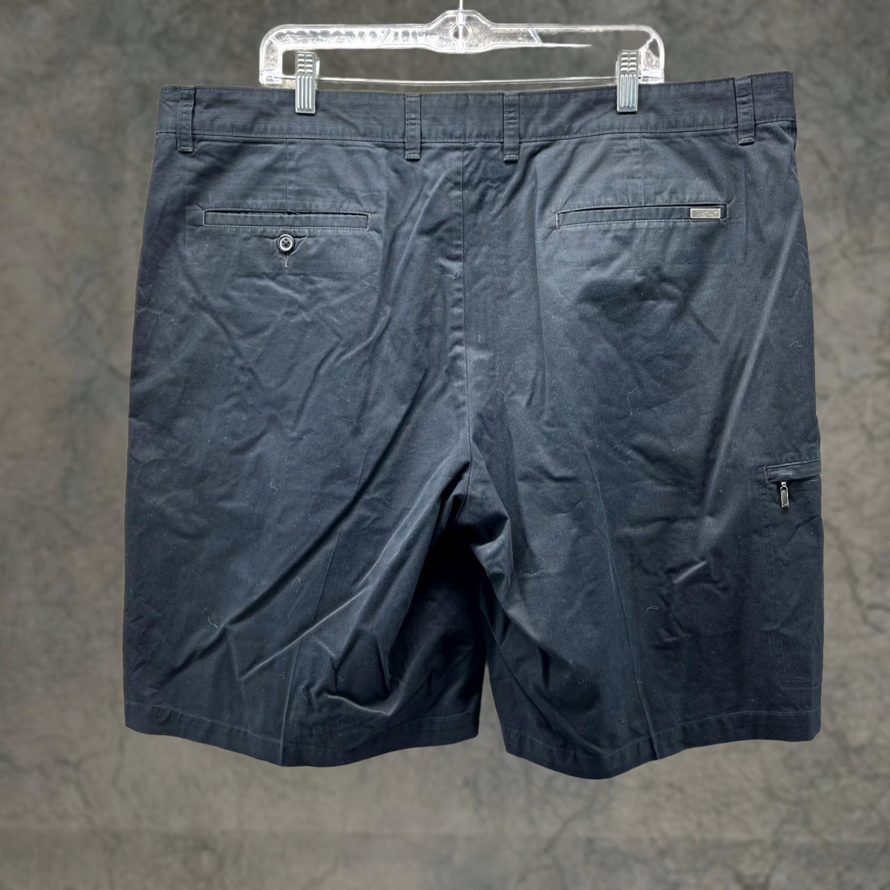 Tasso Elba Greg Norman Tasso Elba Shorts Mens 42 Black Golf Chino Flat Front Casual Cargo Pockets Cotton Polyester Flat Front Size US 42 / EU 58 - 1 Thumbnail
