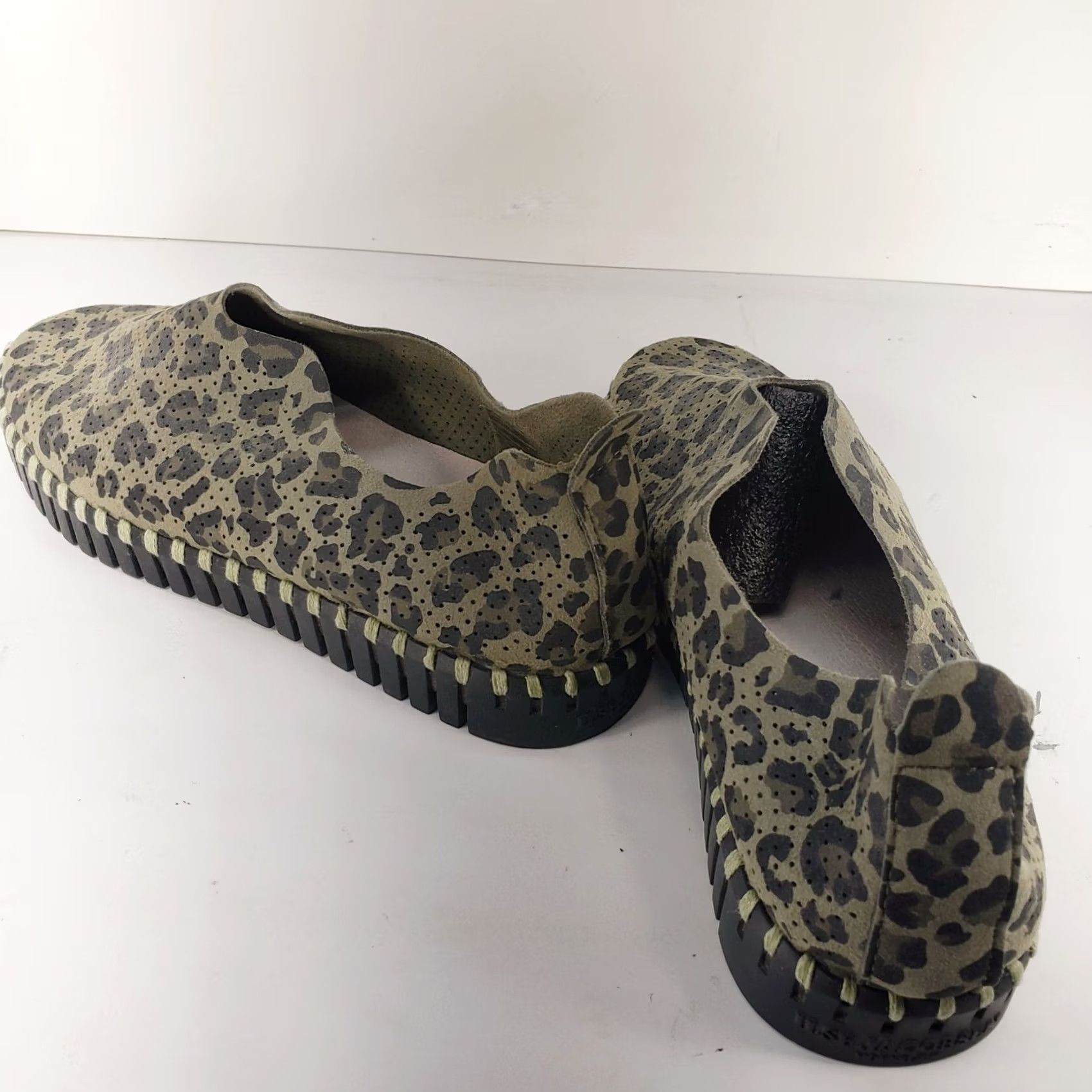 Ilse Jacobsen Updated Title: Ilse Jacobsen Tulip Leopard Print Low Slip-On Flats - 6.5 Size - Green Camo 37 Size US 7 / IT 37 - 5 Thumbnail