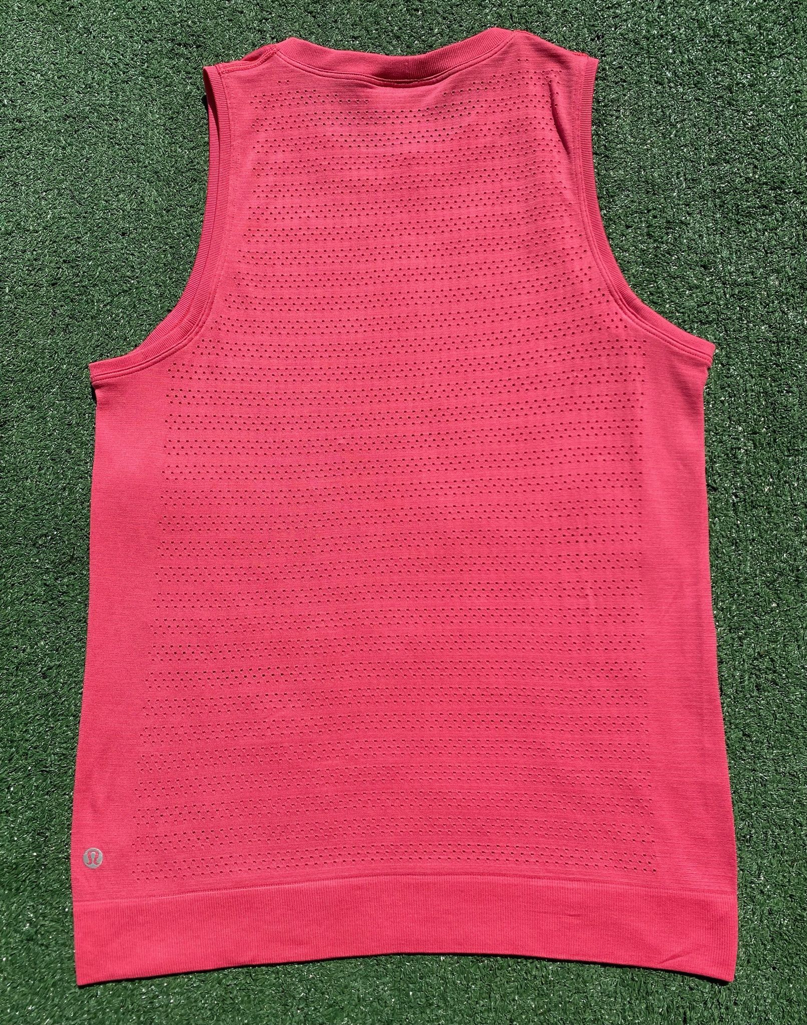 Lululemon Lululemon Glossy Breeze By Pink Perforated Muscle Tank Top 6 Size M / US 6-8 / IT 42-44 - 3 Thumbnail
