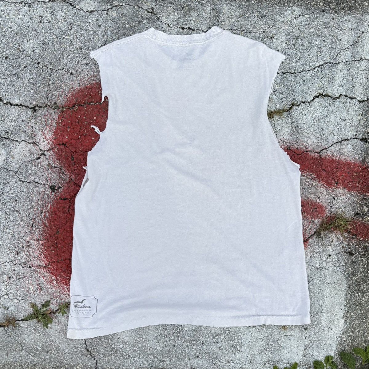 Designer × Other × Vintage white muscle tee with red rose graphic | men’s size large Size US L / EU 52-54 / 3 - 2 Thumbnail