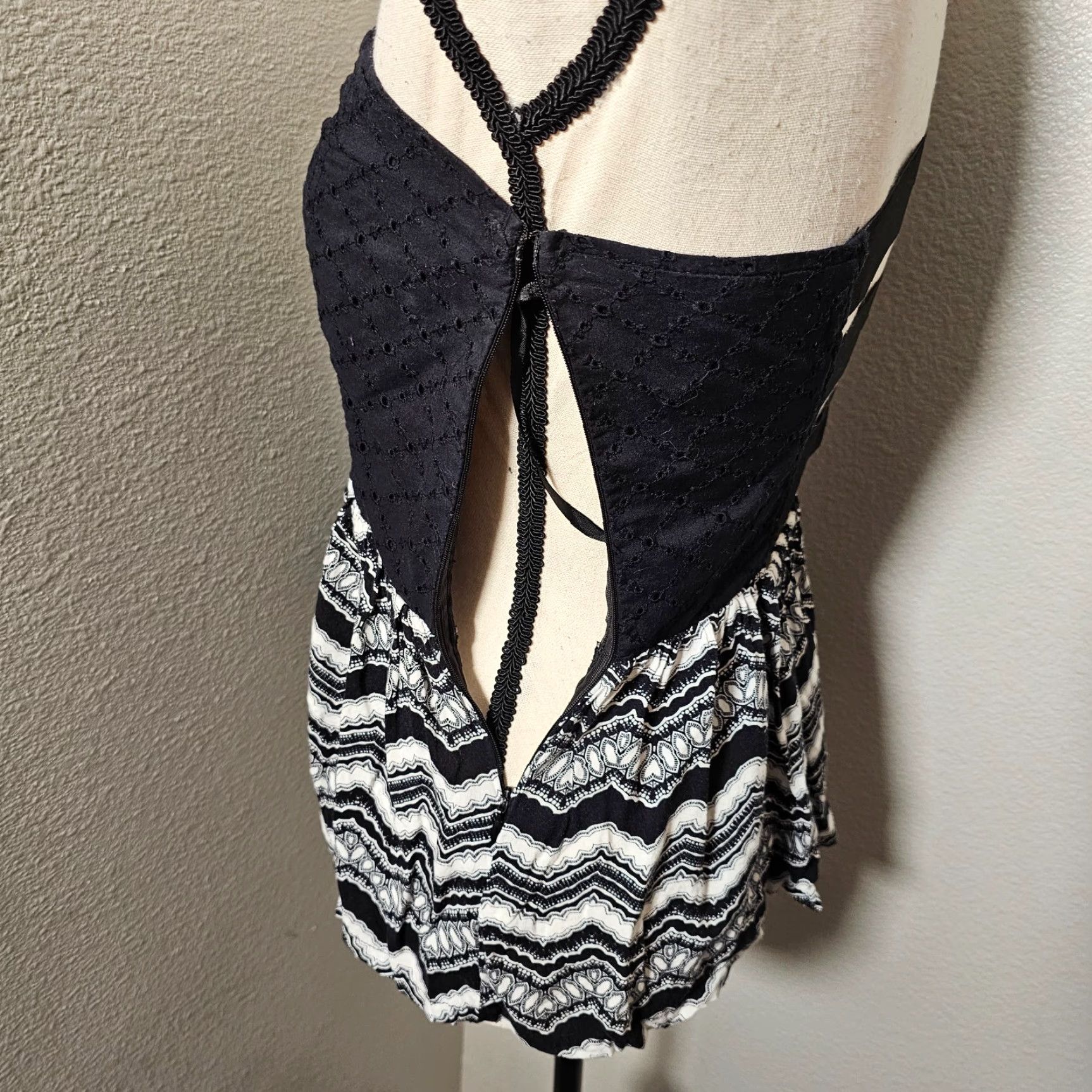 Vintage Kendall + Kylie Women’s Black Sleeveless Top Size Medium Strapless Cami Elastic Tank Regular Shirt Fashion Basic Casual Size M / US 6-8 / IT 42-44 - 7 Thumbnail