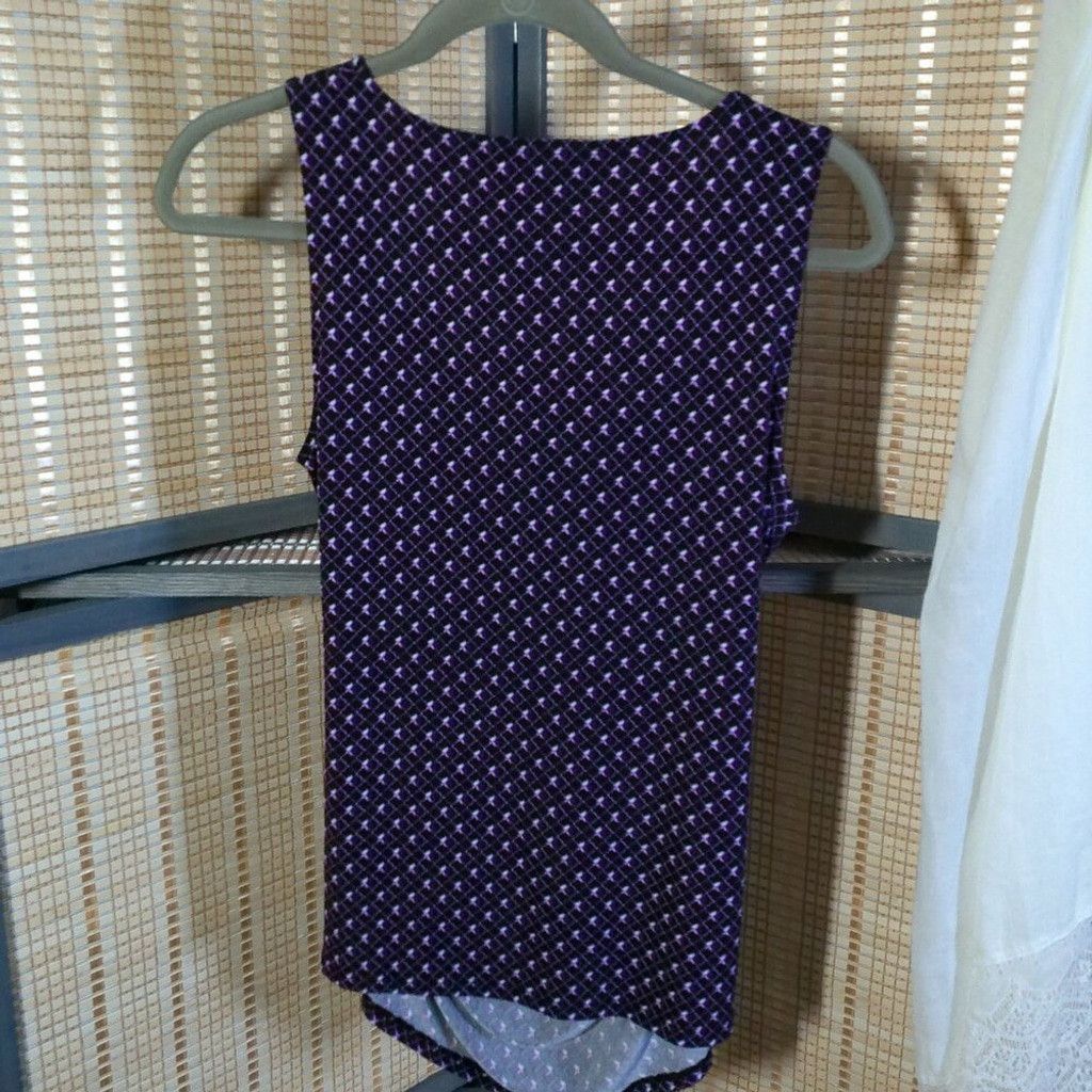 White House Black Market WHBM Black Sleeveless Blouse w/ Fuschia & White Geo Print Size S / US 4 / IT 40 - 2 Thumbnail