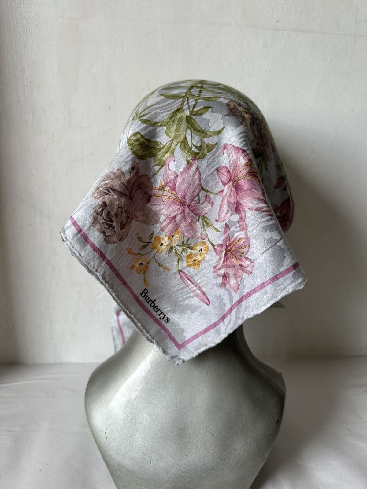 Vintage Vintage Burberry Handkerchief/ Neckerchief/ Bandana Size ONE SIZE - 12 Thumbnail