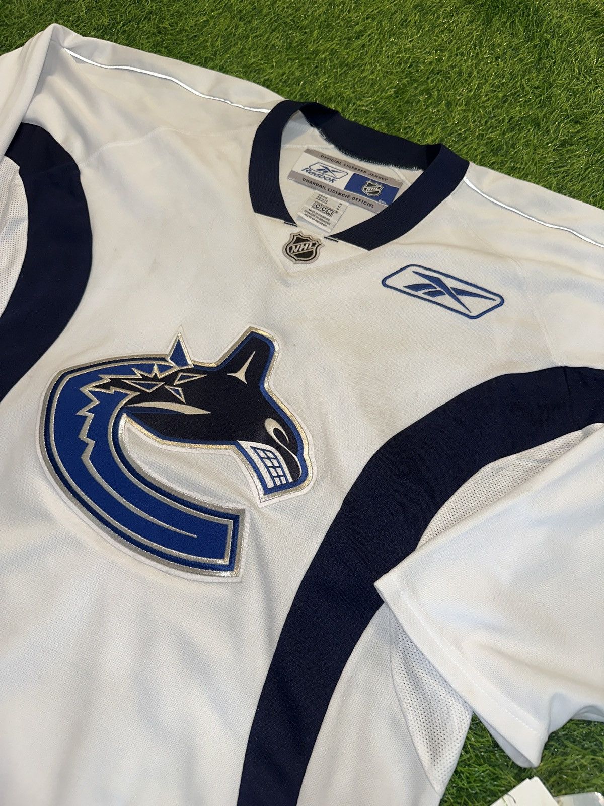 NHL Nhl reebok vancouver canucks practice jersey size medium Size US M / EU 48-50 / 2 - 3 Thumbnail