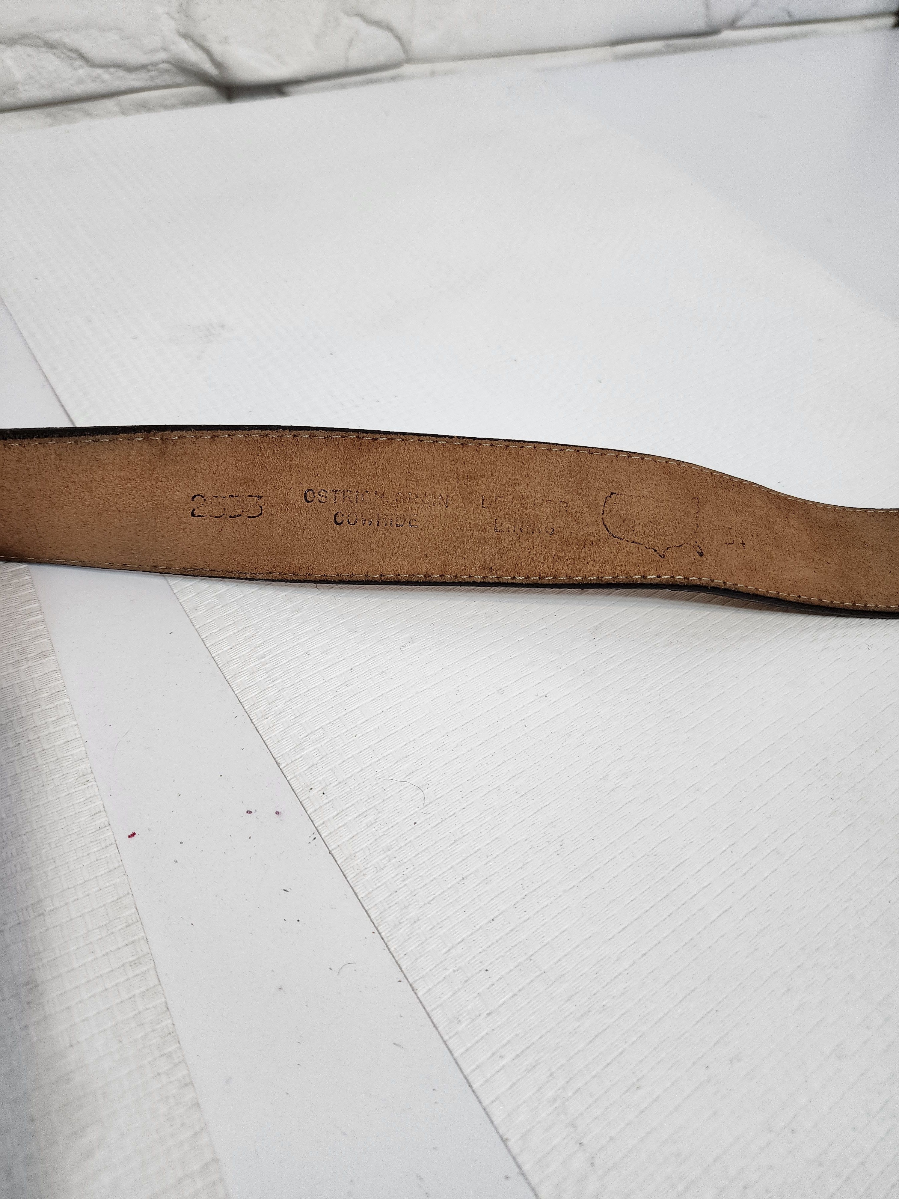 Uniqlo Leather belt. Genuine Leather Belt. Metal Buckle. Size ONE SIZE - 5 Thumbnail
