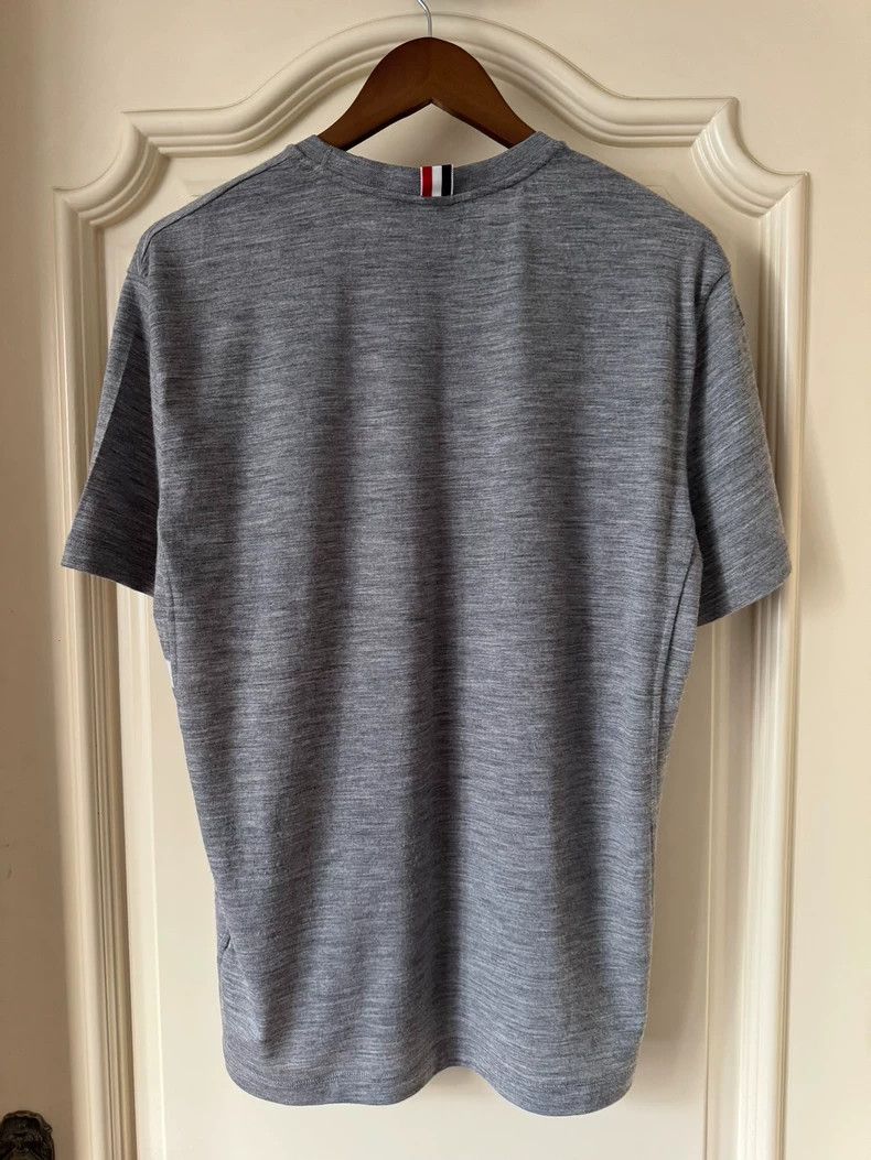 Thom Browne Thom browne Gray wool four-striped round-neck short-sleeved Size US L / EU 52-54 / 3 - 2 Thumbnail