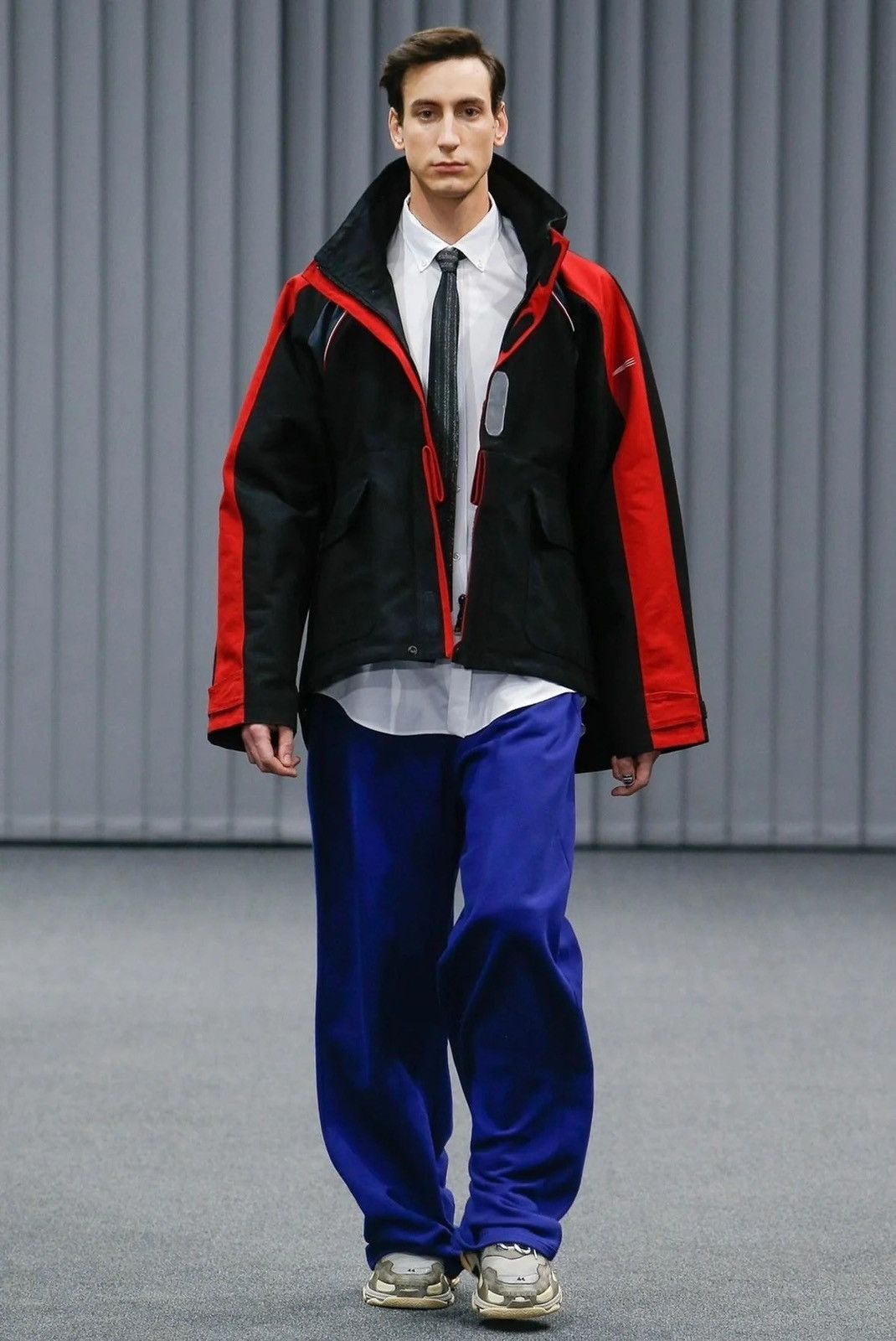 Balenciaga Runway FW17 Campaign C-Shape Swing Parka Size US M / EU 48-50 / 2 - 9 Thumbnail