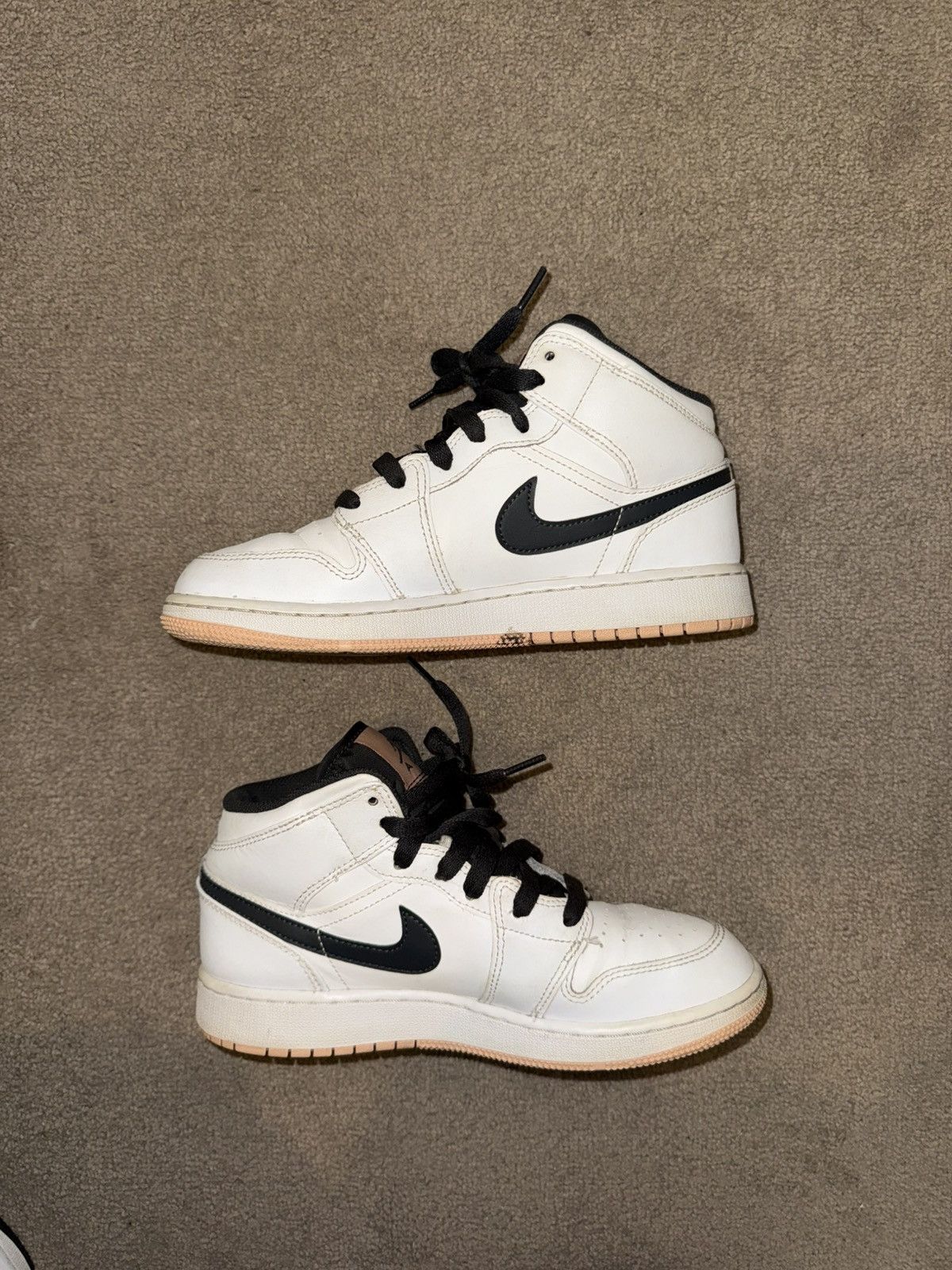 Nike Nike Air Jordan 1 Mid GS “White Artic Orange” Size US 6 / IT 36 - 2 Thumbnail