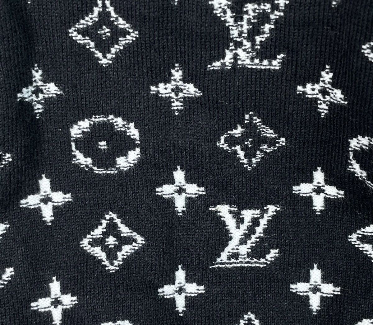 Louis Vuitton Louis Vuitton M Gradient Monogram Hoodie Size US M / EU 48-50 / 2 - 4 Thumbnail