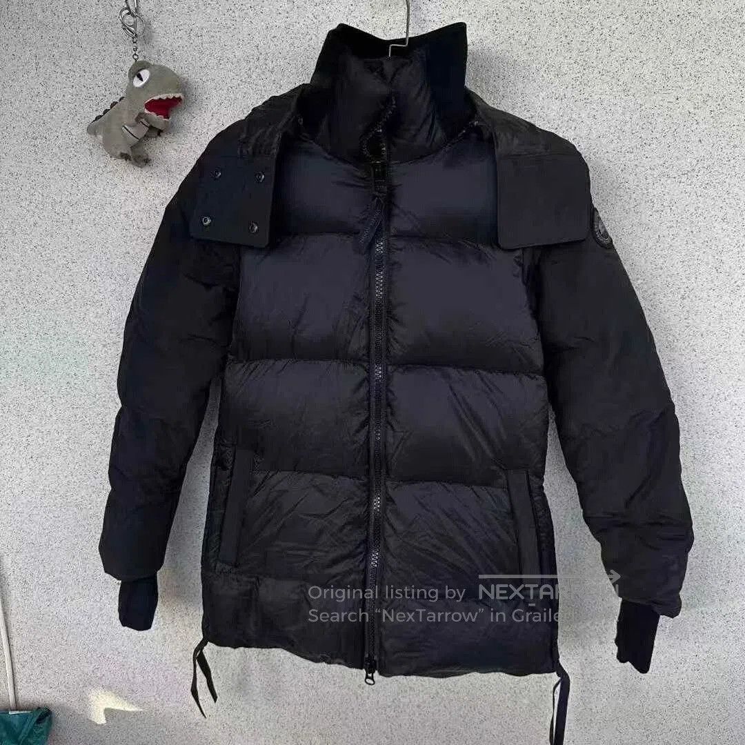 Canada Goose Canada Goose Black Logo Down Jacket XS. Size XS / US 0-2 / IT 36-38 - 1 Thumbnail