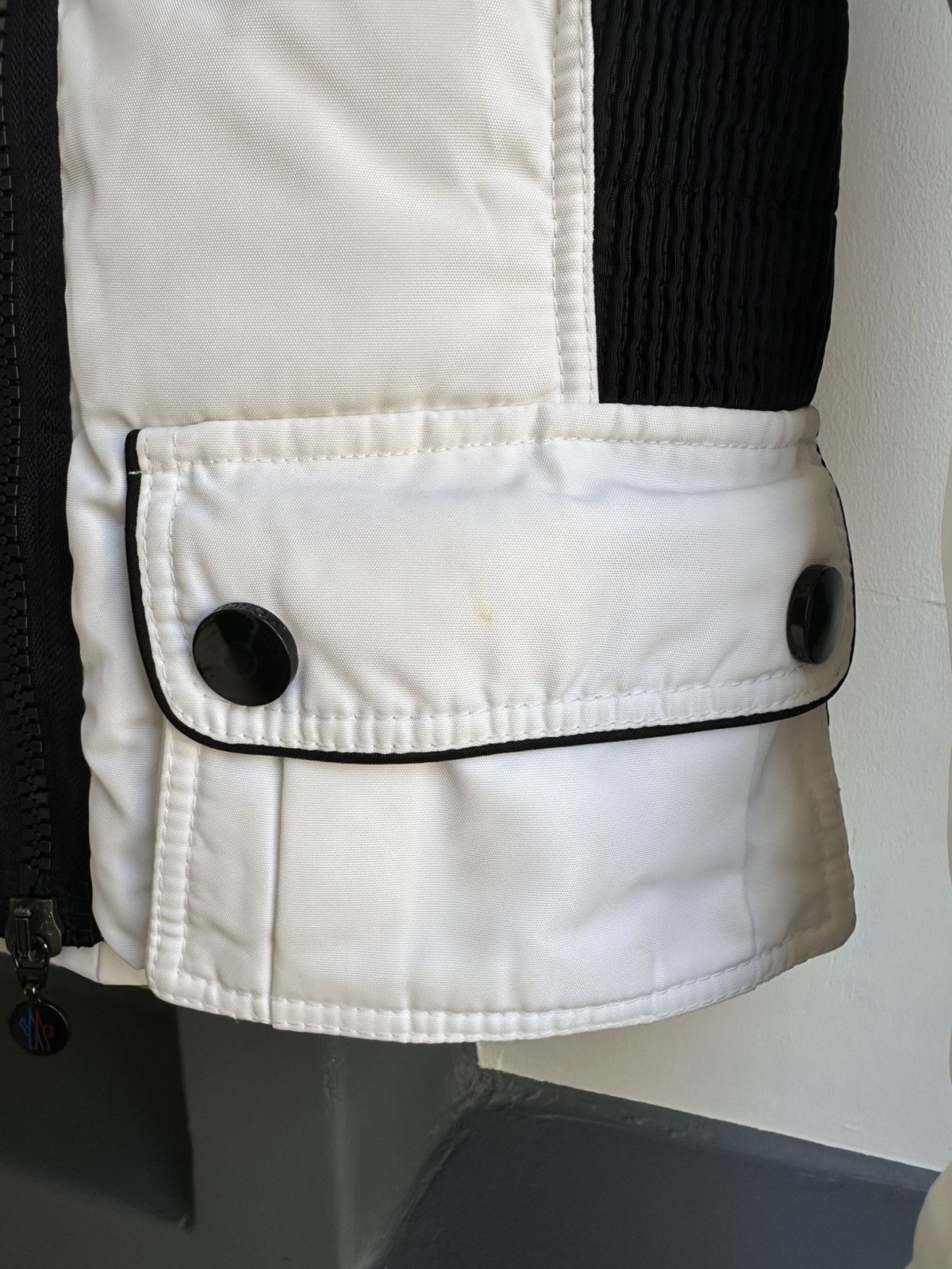 Moncler Moncler joyce vintage big logo patch jacket Size XS / US 0-2 / IT 36-38 - 18 Thumbnail