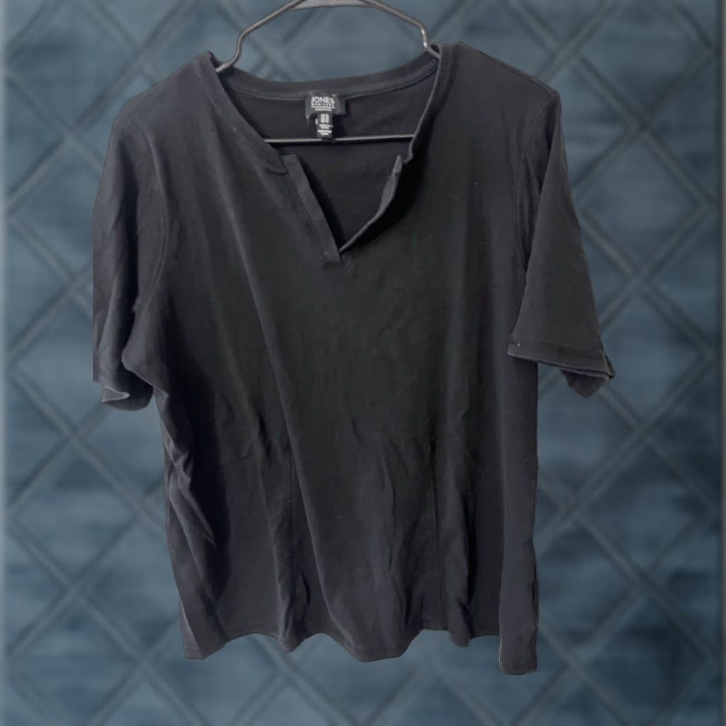 Jones New York Jones New York Signature T-Shirt Women's Short Sleeve V-Neck 1X Black 100% Cotton Plus Size Womens Size XL / US 12-14 / IT 48-50 - 1 Thumbnail