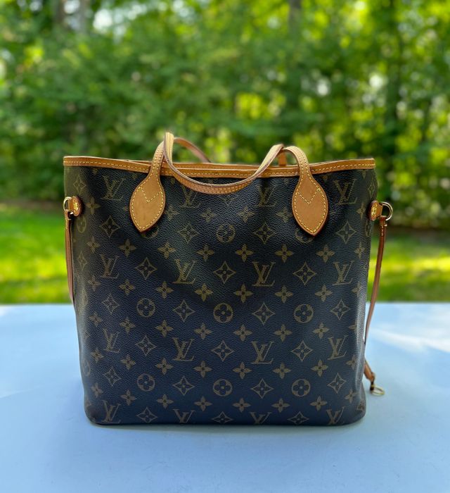 Authentic Louis Vuitton Monogram Neverfull MM w/ Beige Interior Tote Bag  M40995