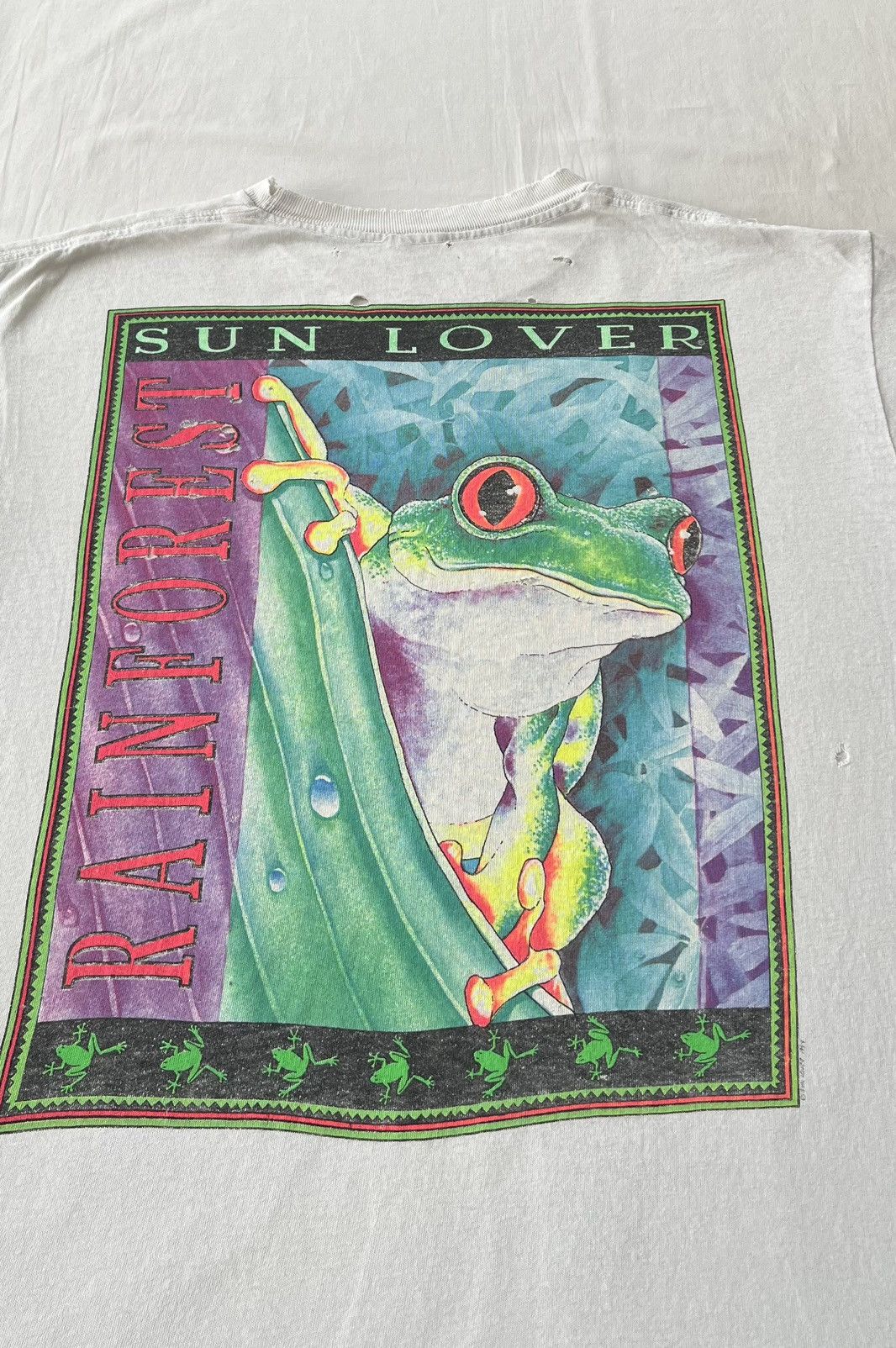 Vintage Vintage 90s Frog Rainforest Sun Lover Thrashed White T-shirt Size US XL / EU 56 / 4 - 16 Thumbnail