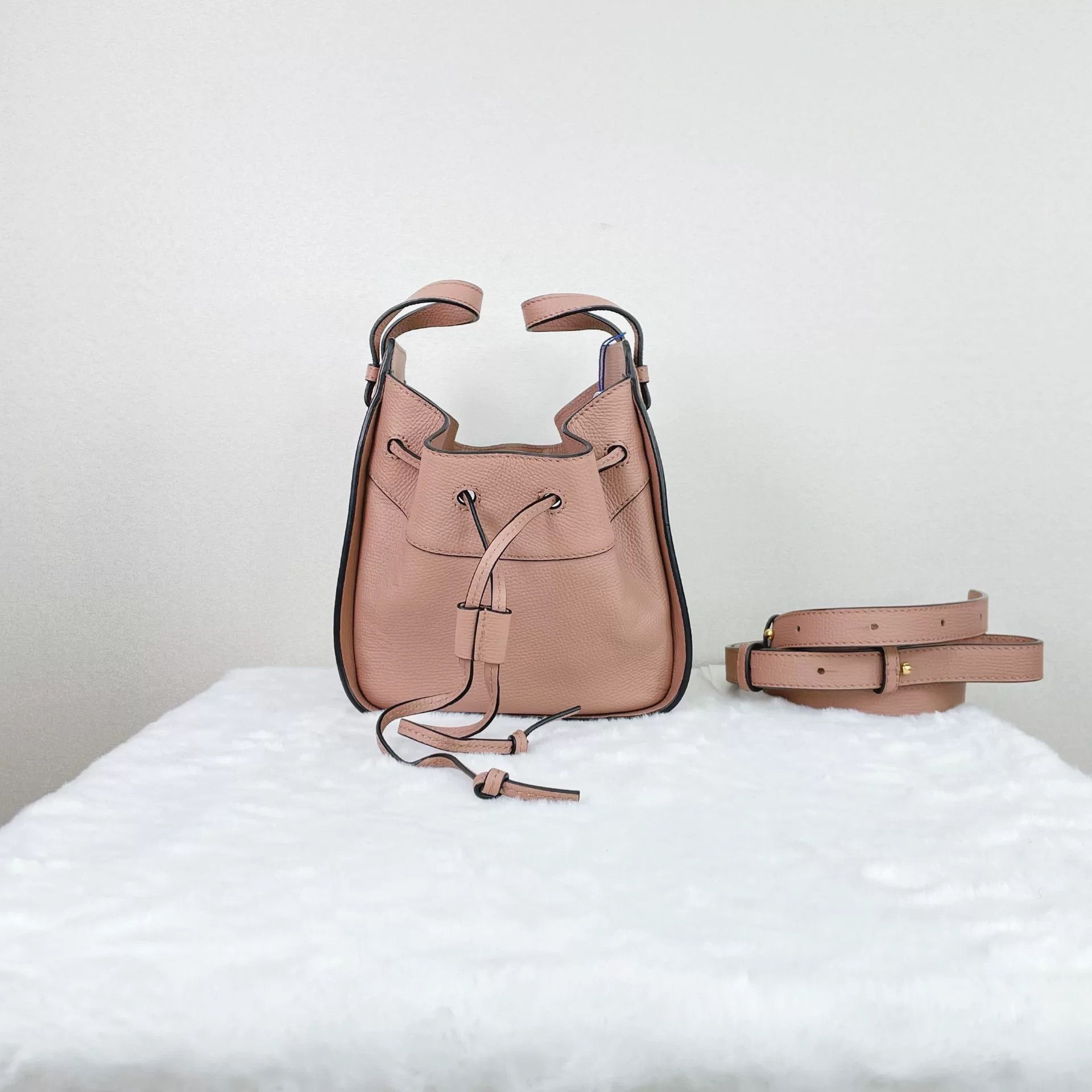 Loewe Pre-loved Bag Very good condition Size ONE SIZE - 1 Thumbnail