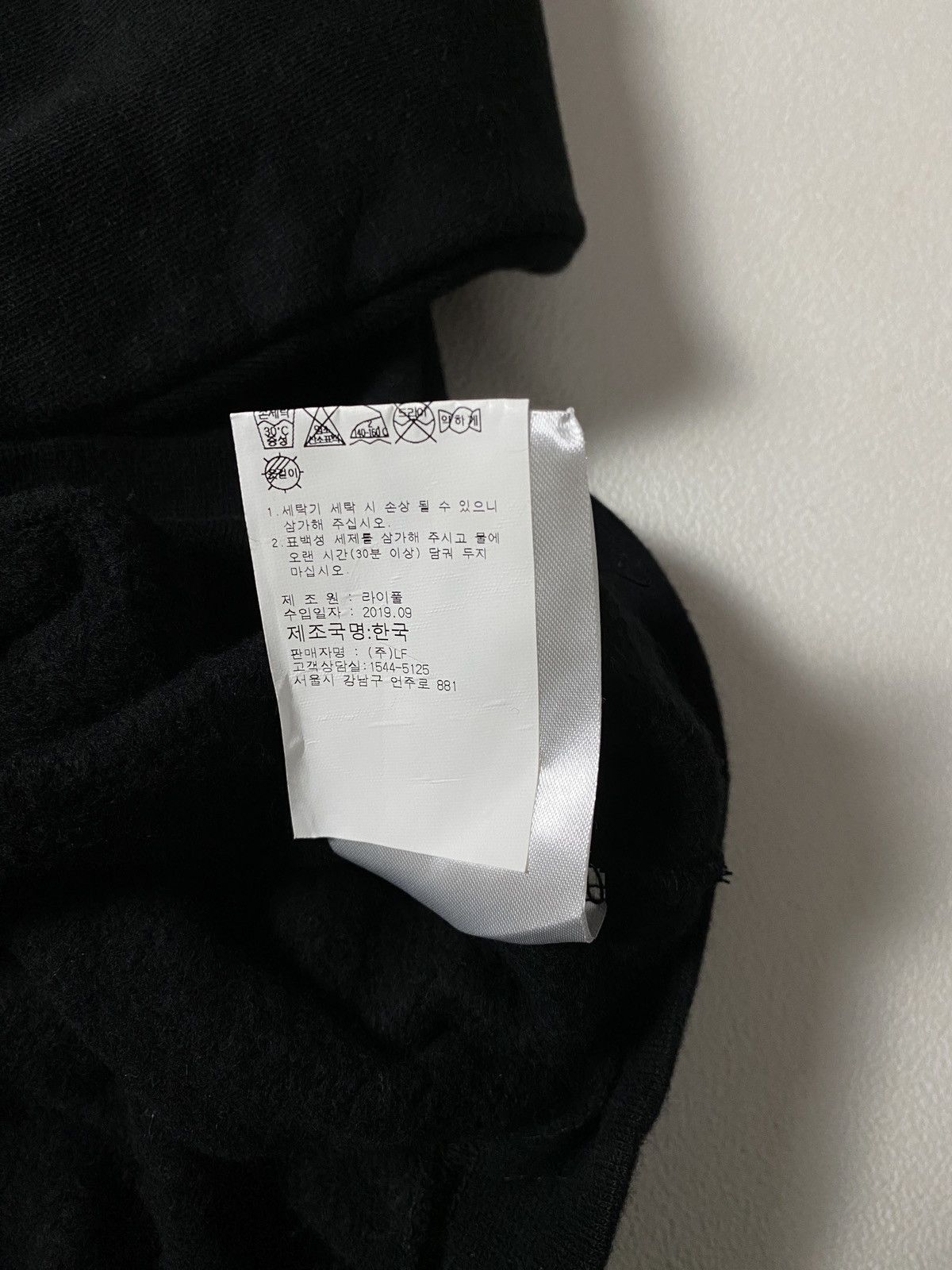LIFUL MINIMAL GARMENTS Rifle Crewneck MINI OVAL LOGO SWEATSHIT-BLACK Size US L / EU 52-54 / 3 - 8 Thumbnail