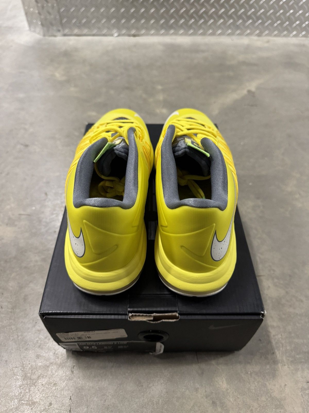 Nike Nike Lebron 10 Low Sonic Yellow Size 9.5 Size US 9.5 / EU 42-43 - 5 Thumbnail