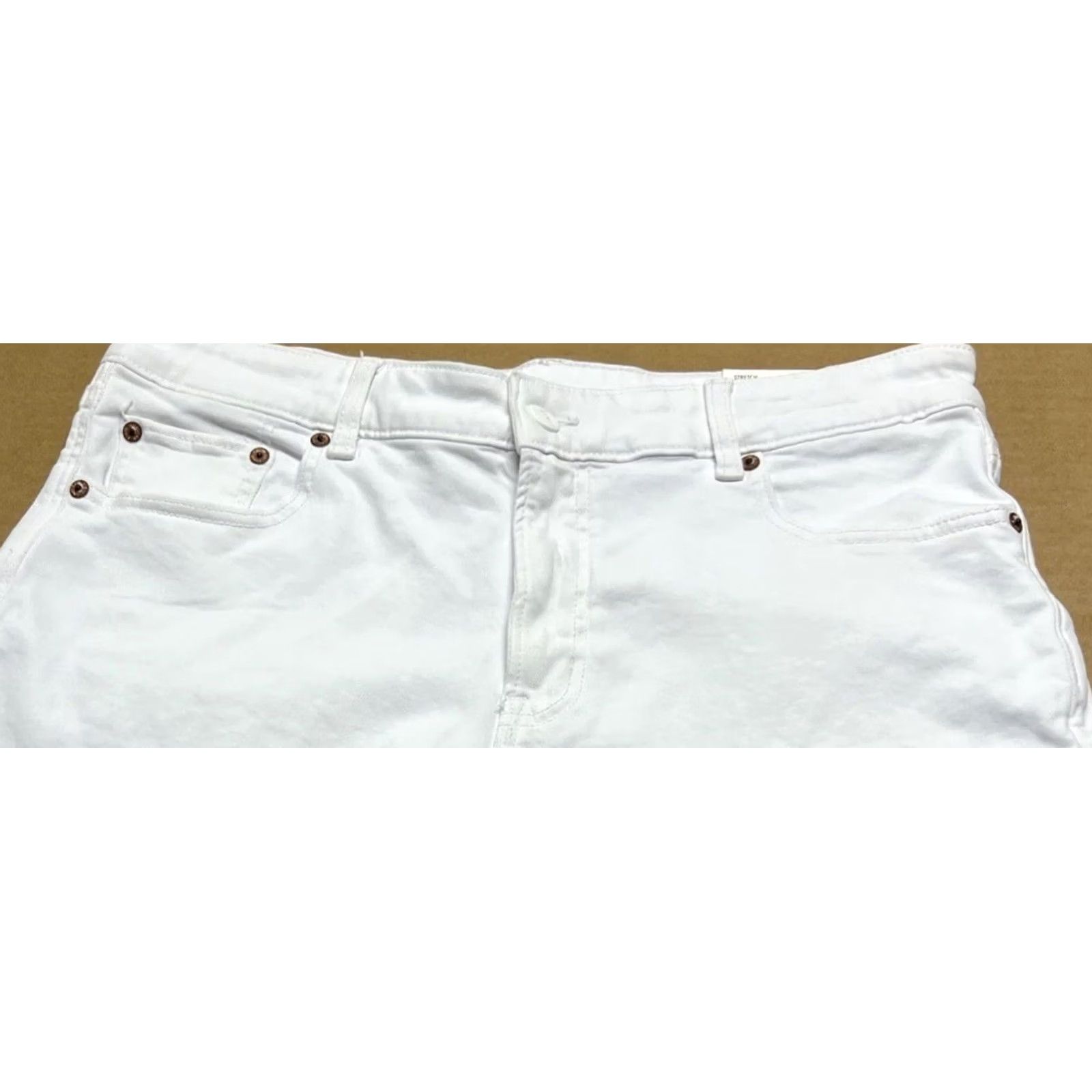 American Eagle Outfitters VINTAGE? No - (Actually not vintage) American Eagle Outfitters White Denim Shorts 10 Women Flat Front Stretch 6" Inseam Size 32" / US 10 / IT 46 - 4 Thumbnail