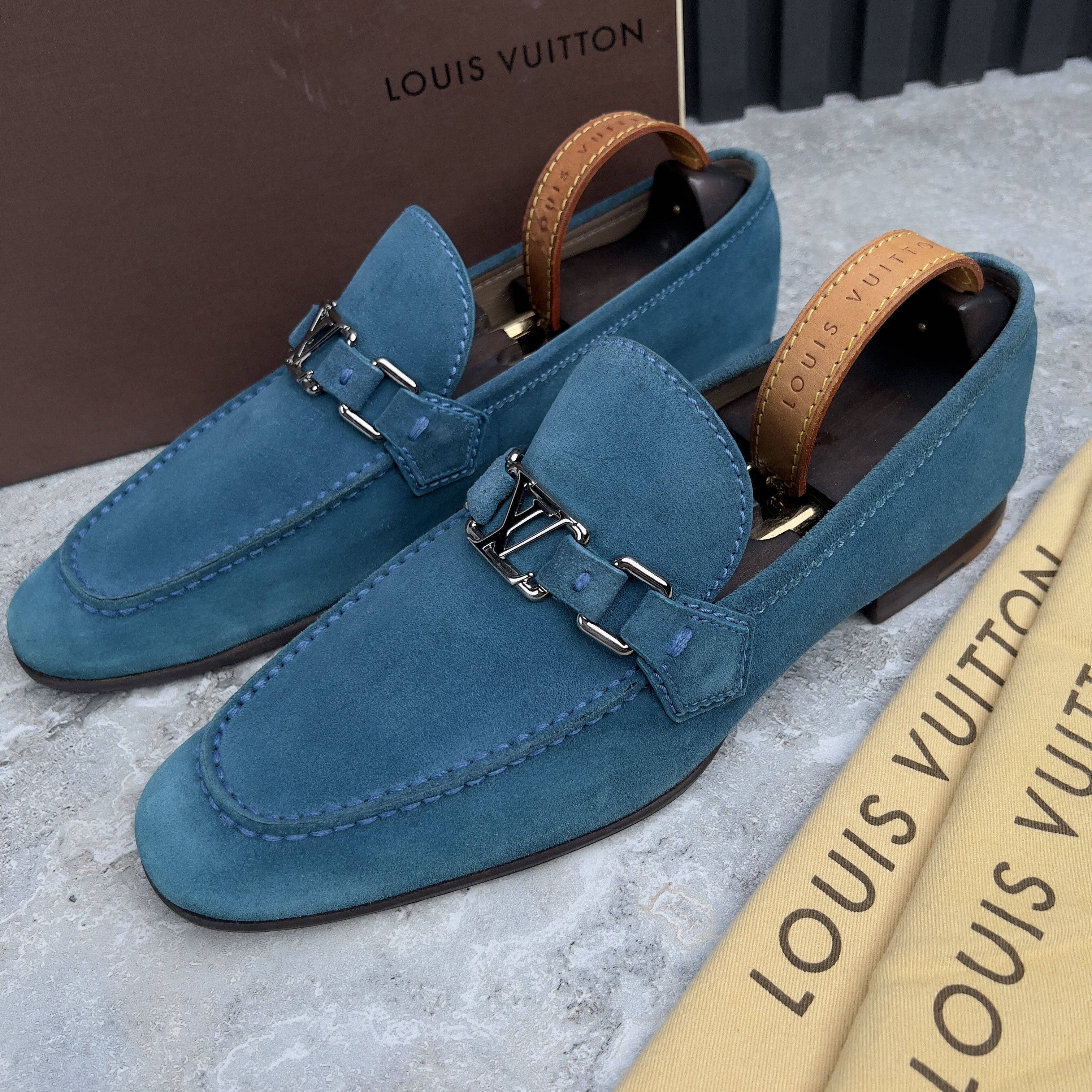 Louis Vuitton Lexington Logo LV Loafers Suede Size US 9 / EU 42 - 1 Thumbnail