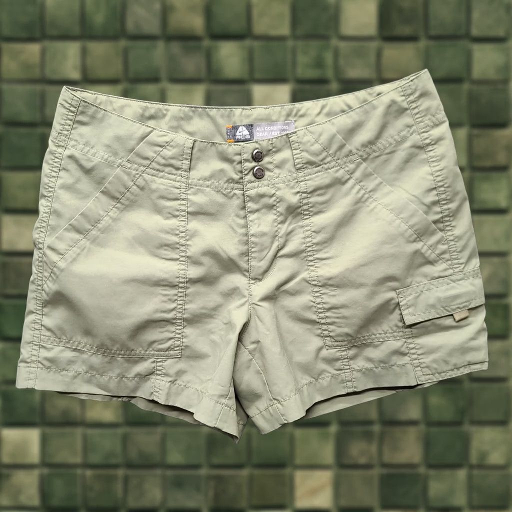 Nike ACG Nike ACG Shorts Women Cargo Outdoors Hiking Casual Comfort Green 4 Solid Lightweight Breathable Pockets Size 27" / US 4 / IT 40 - 1 Thumbnail