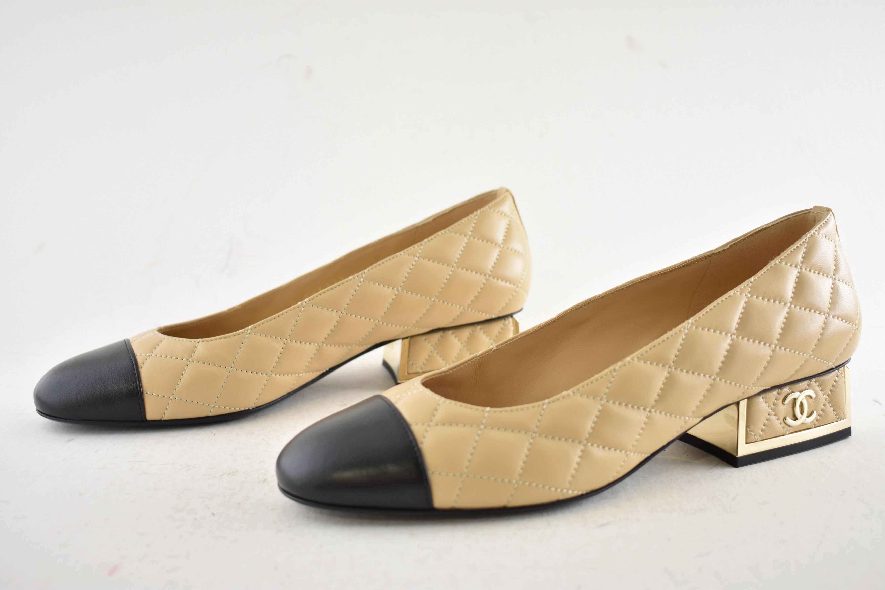 Chanel Chanel 24B Beige Lambskin Quilted Gold Block Heel Pumps 38.5 Size US 8.5 / IT 38.5 - 12 Thumbnail