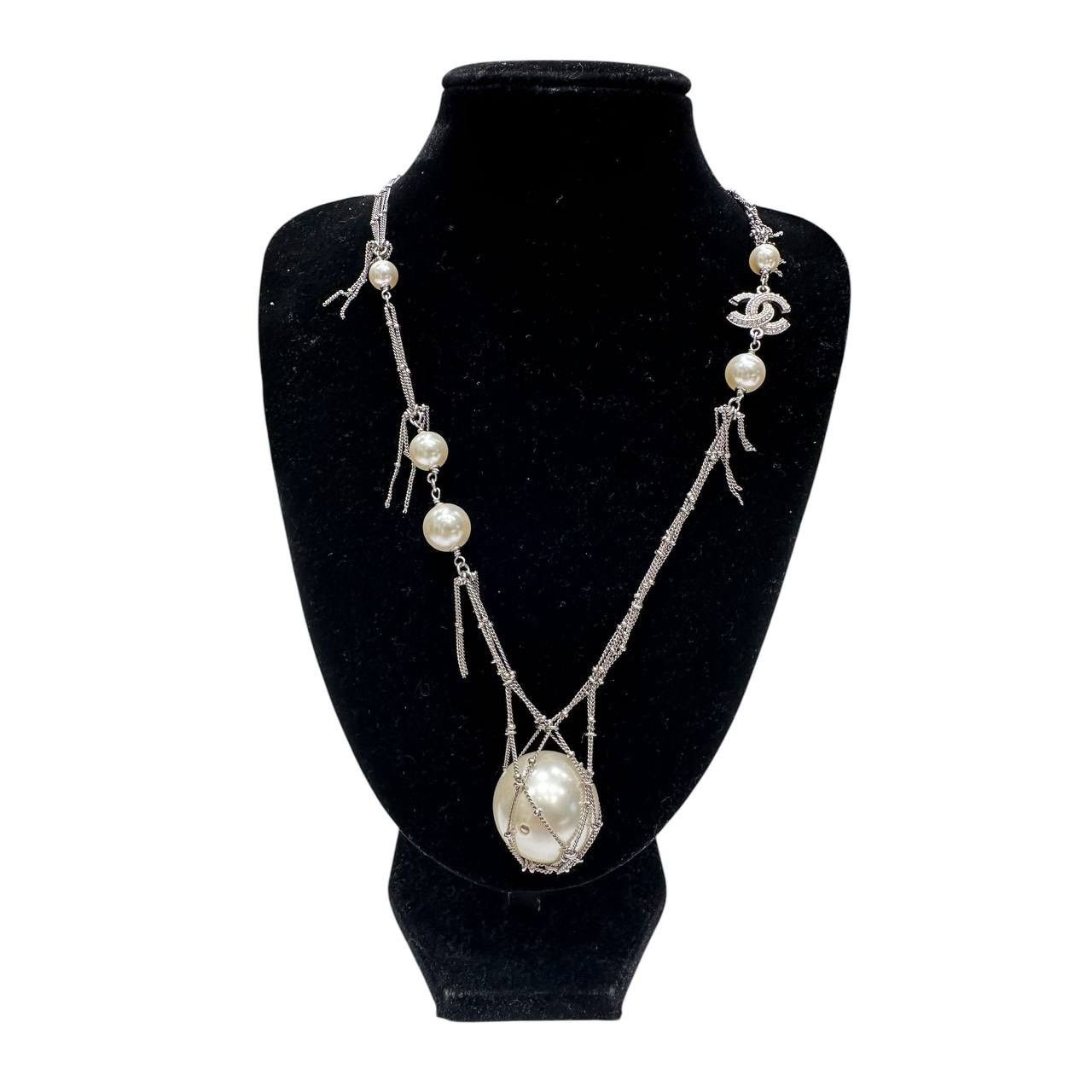 Chanel Chanel 2014 Pearl Pendant Necklace Silver Tone Size ONE SIZE - 1 Thumbnail