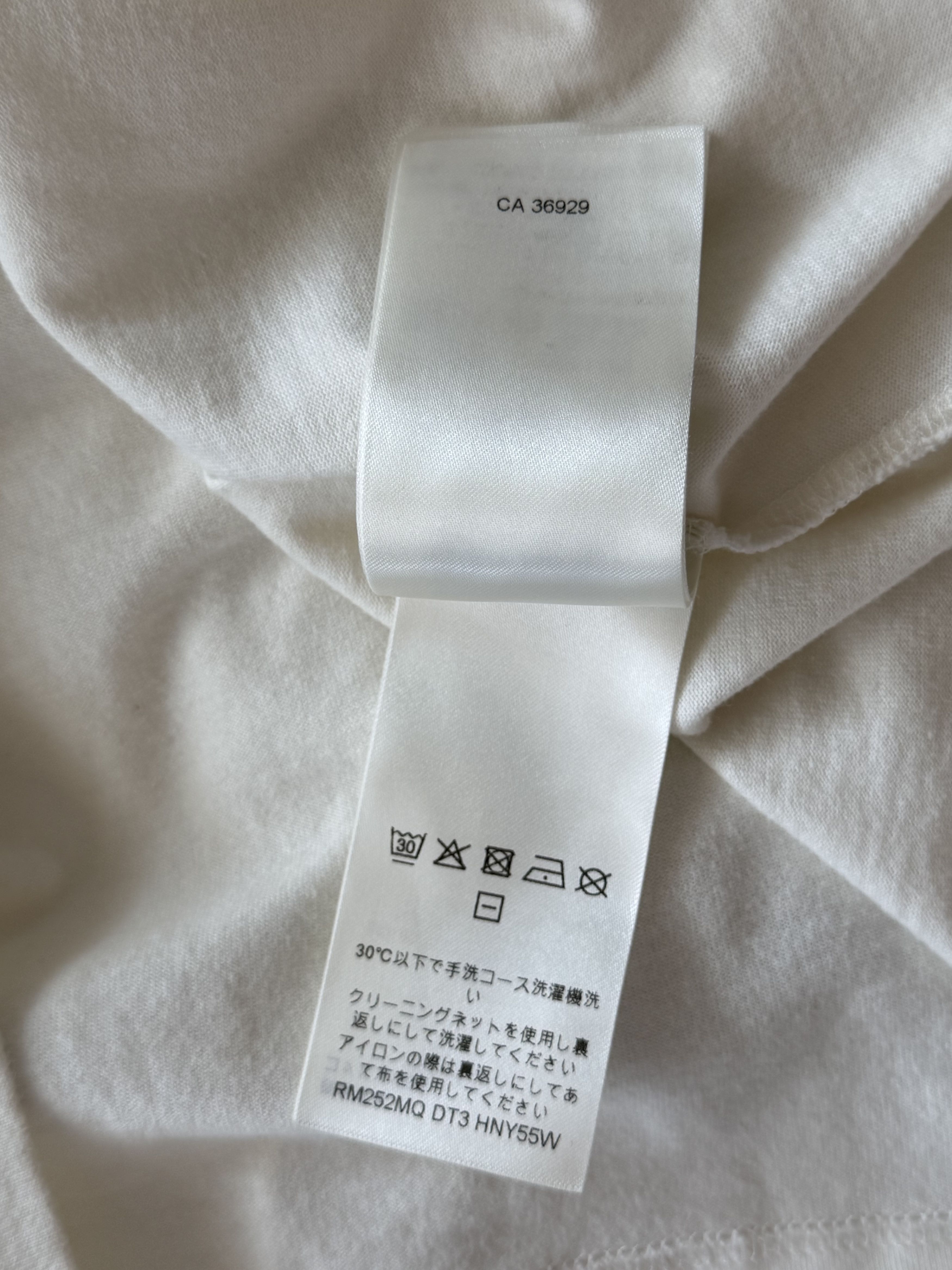 Louis Vuitton Louis Vuitton White Embossed Logo T-Shirt Size US XL / EU 56 / 4 - 8 Thumbnail