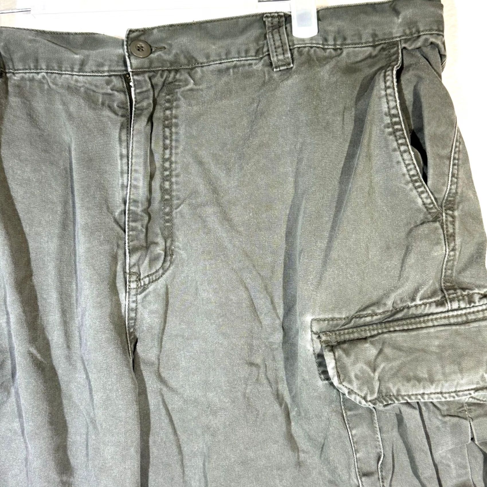 Vintage Bass Cargo Shorts Men’s 40 Green Cotton Utility Multi-Pocket High-Rise Zip Fly Size US 40 / EU 56 - 5 Thumbnail