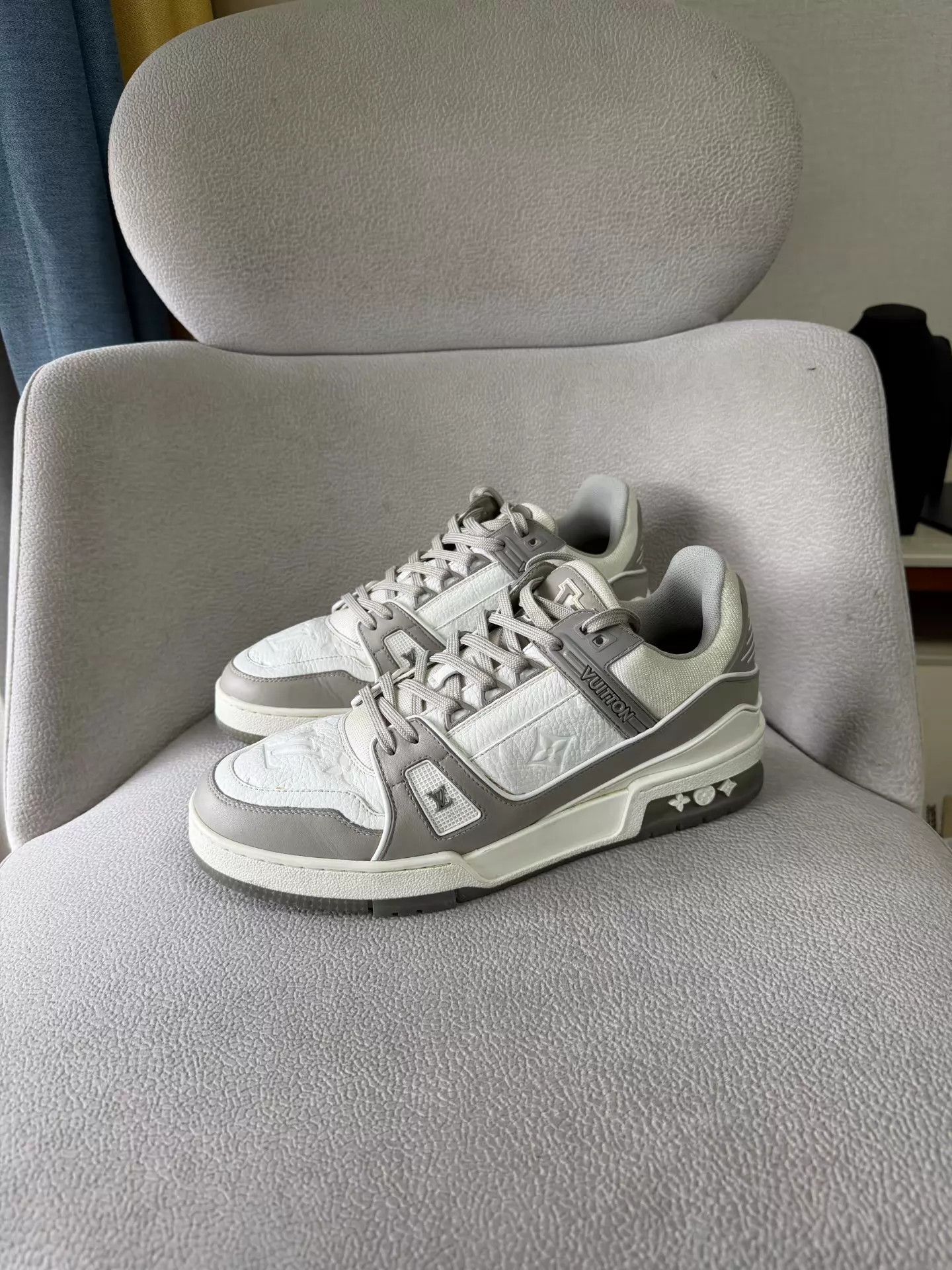 Louis Vuitton Louis Vuitton Trainer White/gray UK6/40 98 New Size US 7 / EU 40 - 1 Thumbnail