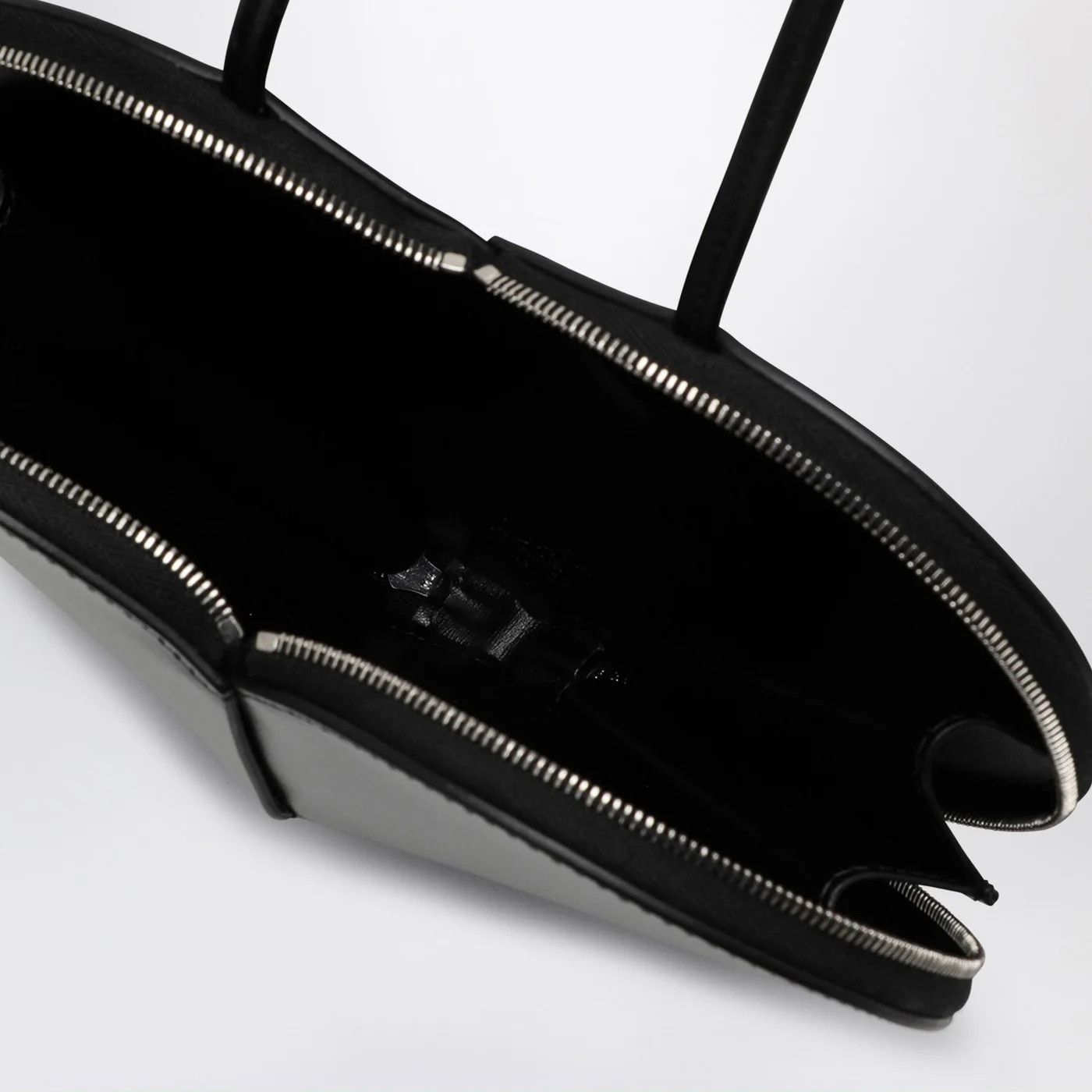 Alaia o1d2blof0426 Size: OS / Le Coeur Leather Shoulder Bag Size ONE SIZE - 5 Thumbnail